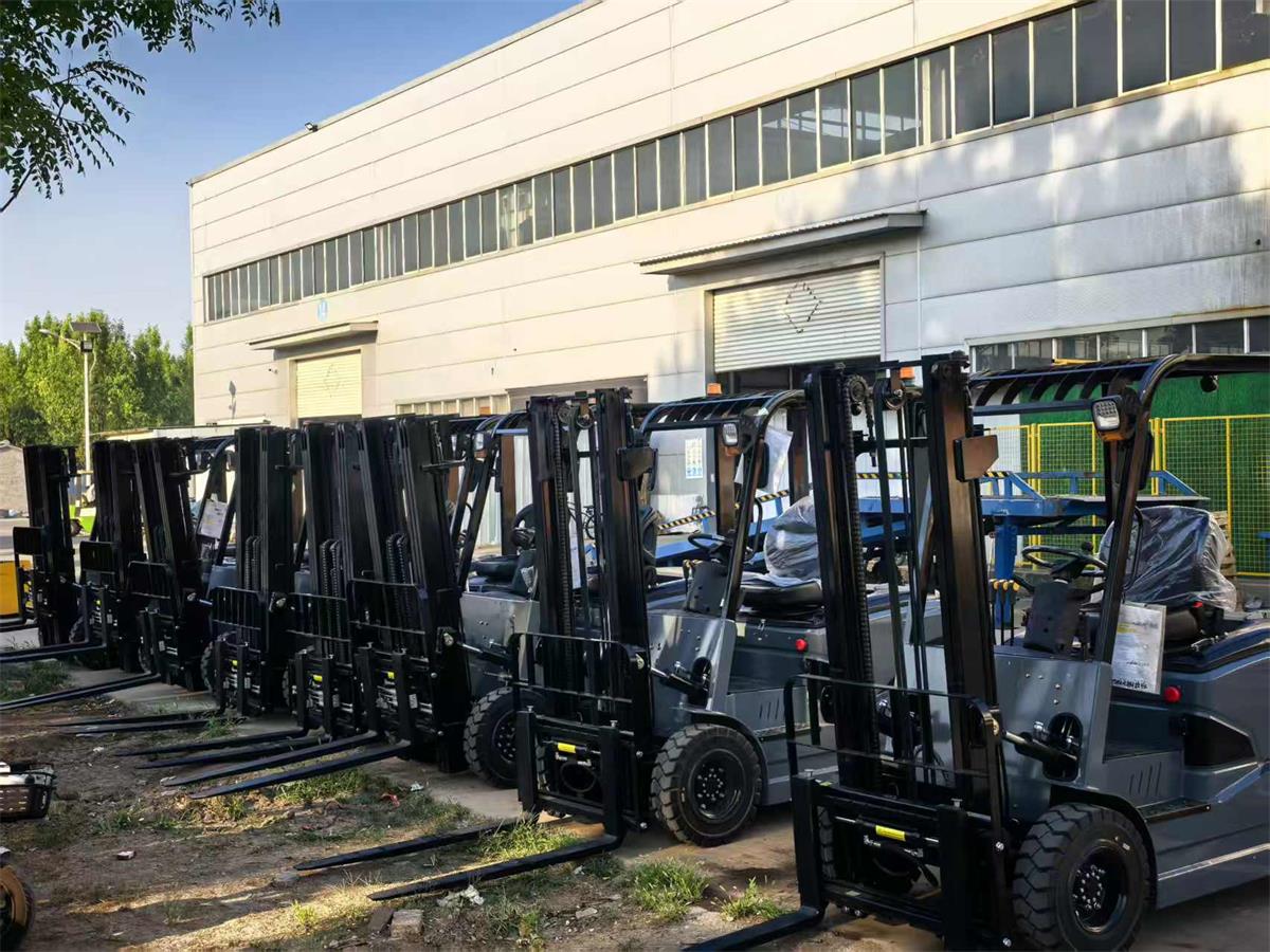 electric forklift.jpg