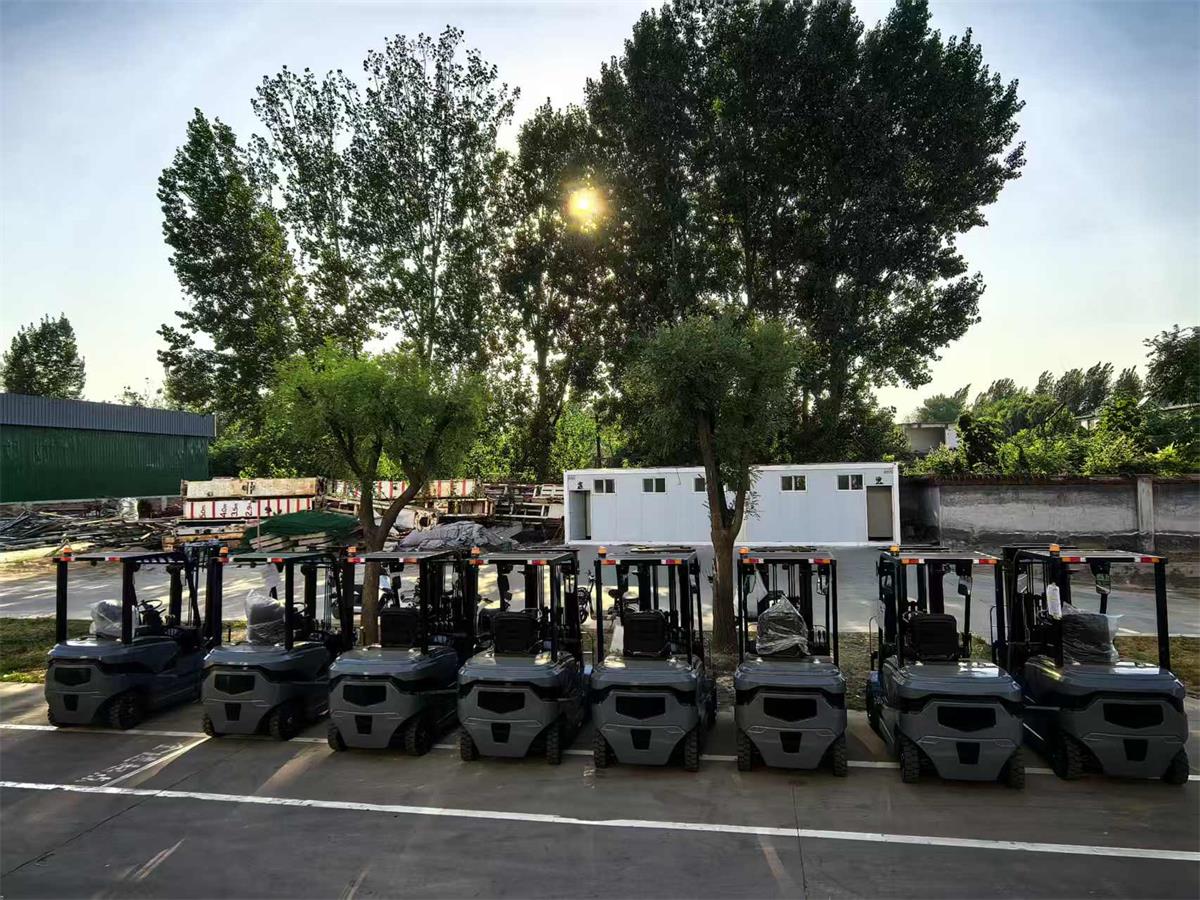 electric forklift-2.jpg