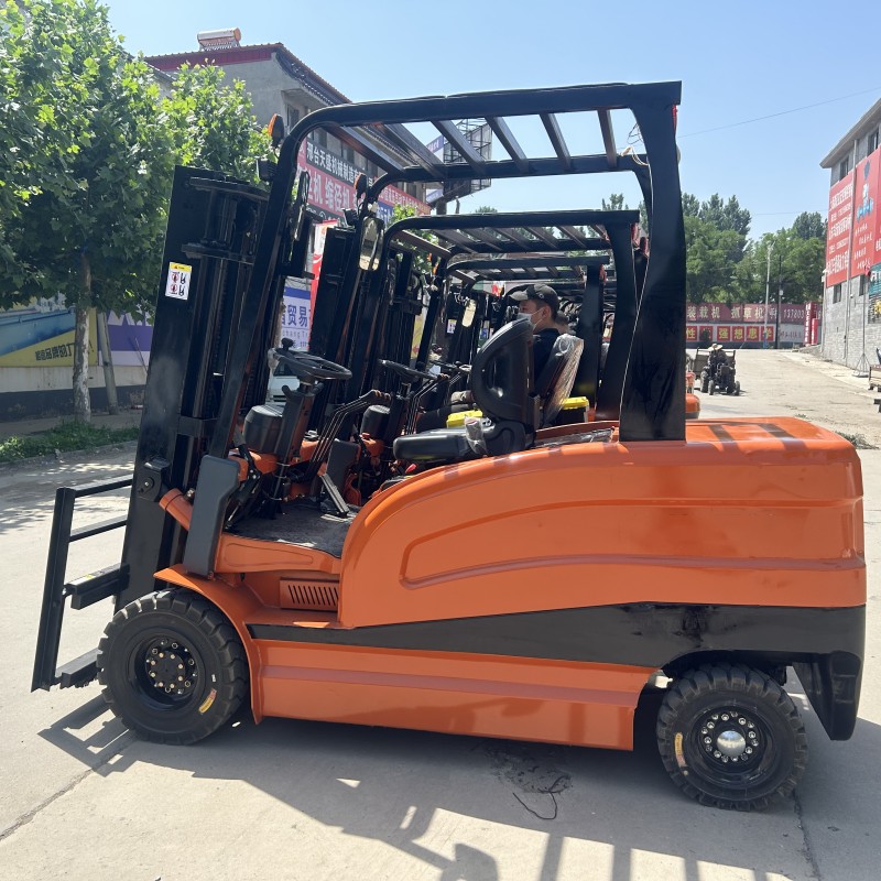 Il-benefiċċji tal-użu tal-forklift b’reach doppju f’spazji stretti.