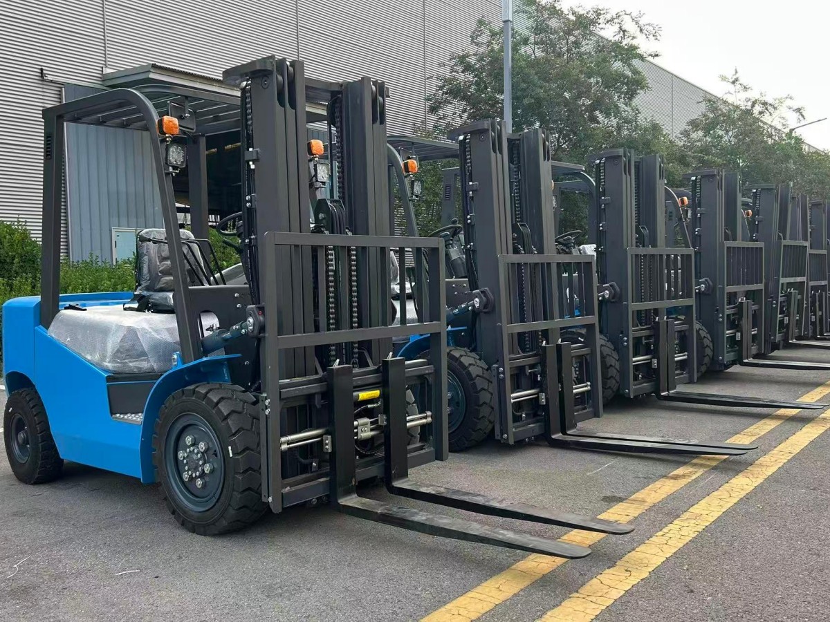 electric forklift-1.jpg