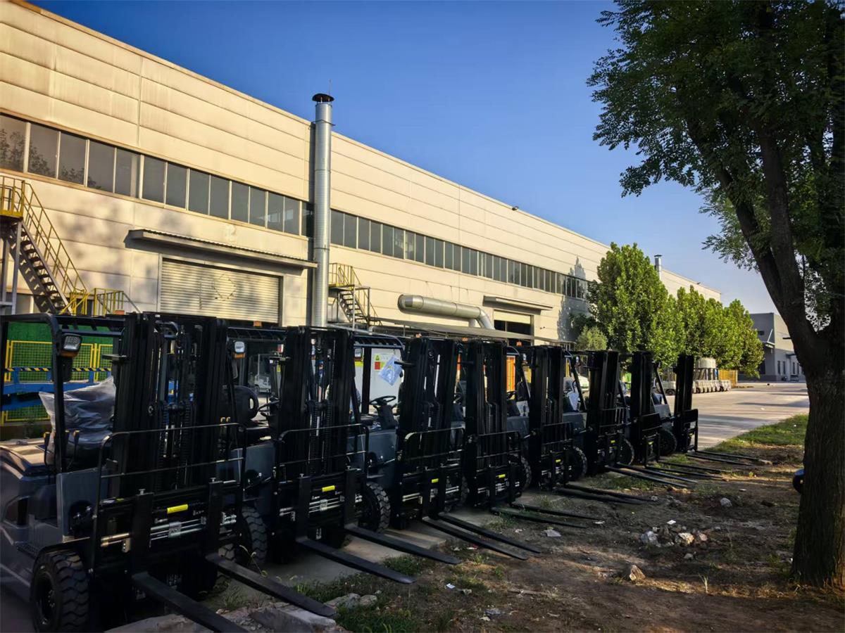 electric forklift-1.jpg