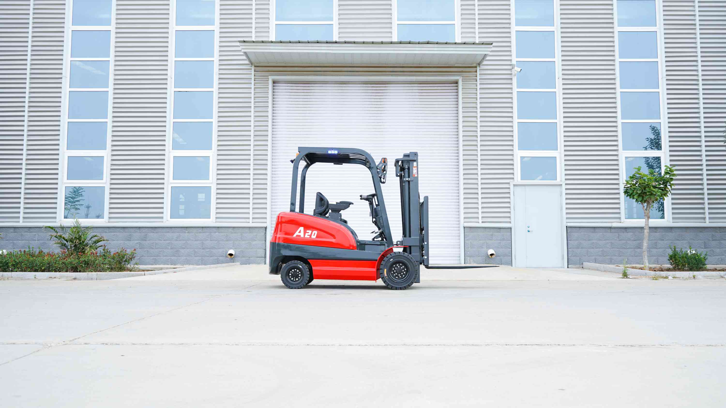 How a New Forklift Can Improve Your Warehouse Operations