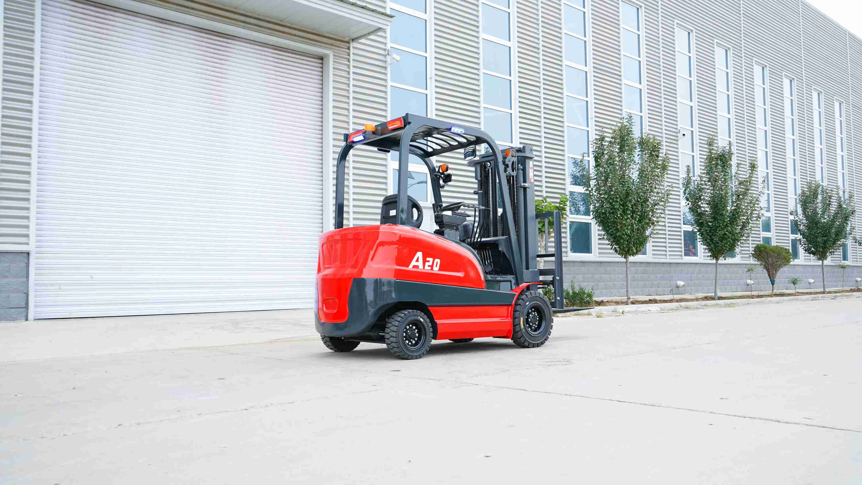Key Considerations When Purchasing a New Forklif