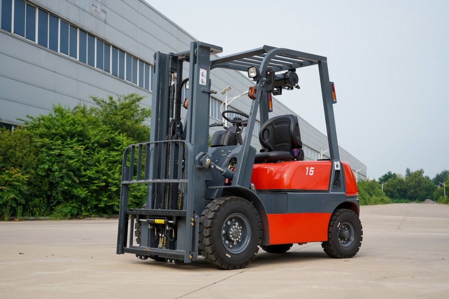A Closer Look at the Different Types of Industrial Forklifts