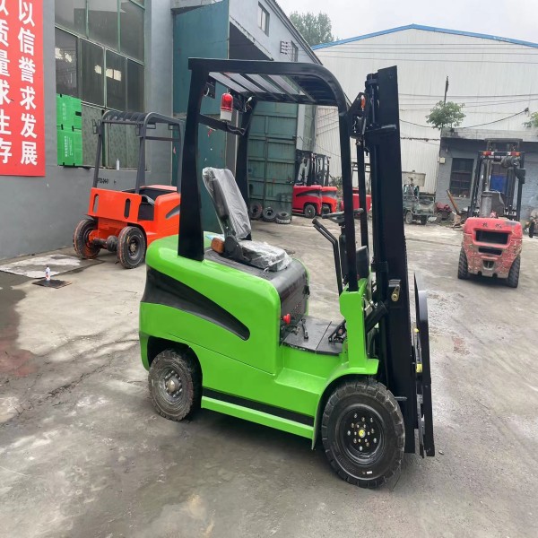 Pagtaas ng produktibo sa pamamagitan ng mga maliit na electric forklift