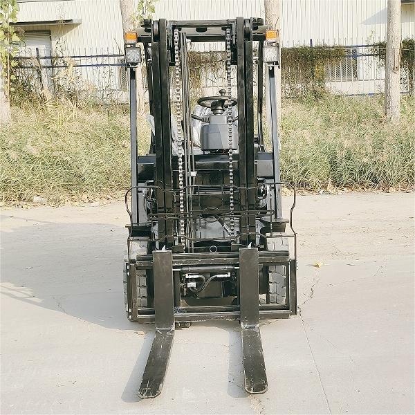 Hogyan optimalizálják a raktárhatékonyságot a kompakt elektromos targoncák