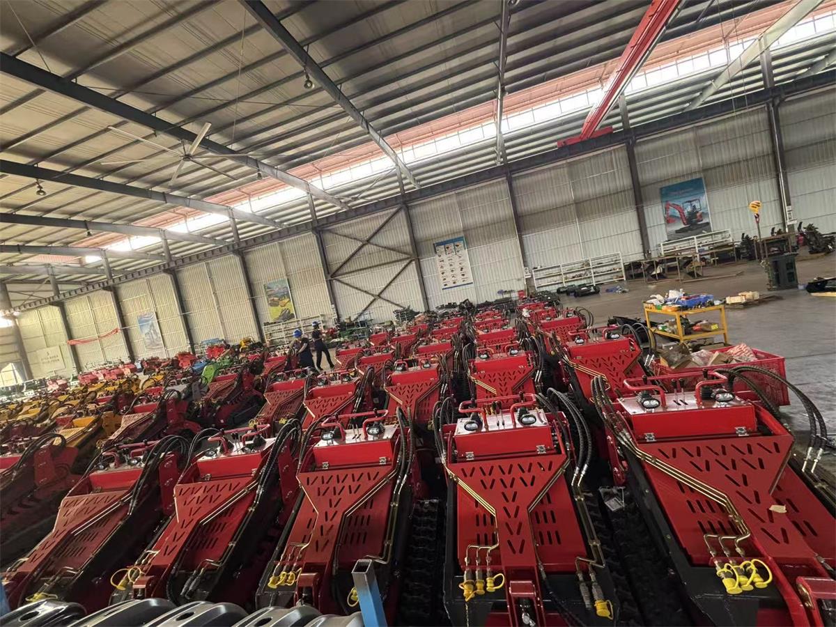 15 skid steer loaders are ready for shipment to a US customer.