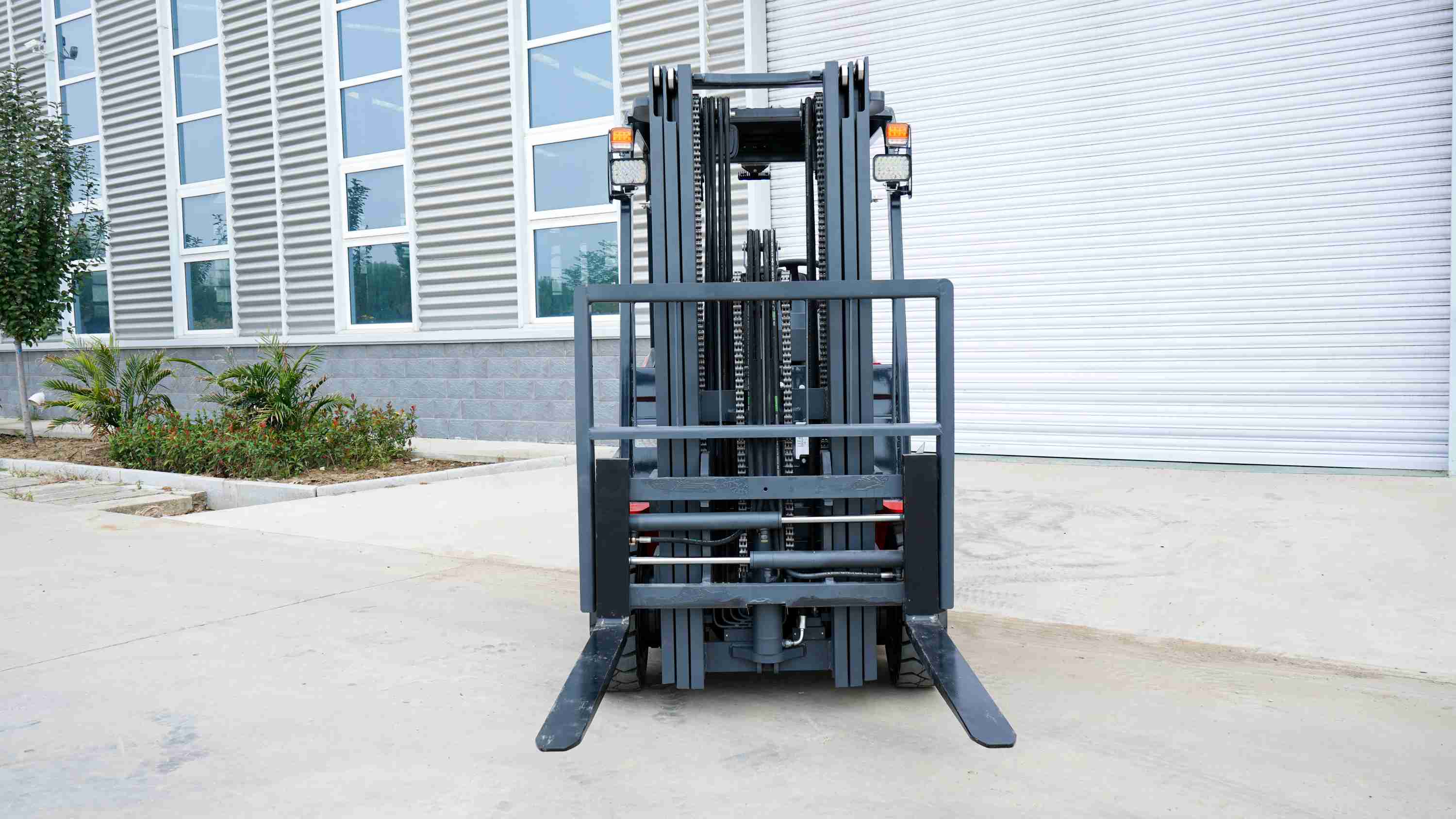 Comment les chariots élévateurs extérieurs peuvent améliorer l'efficacité sur les chantiers de construction
