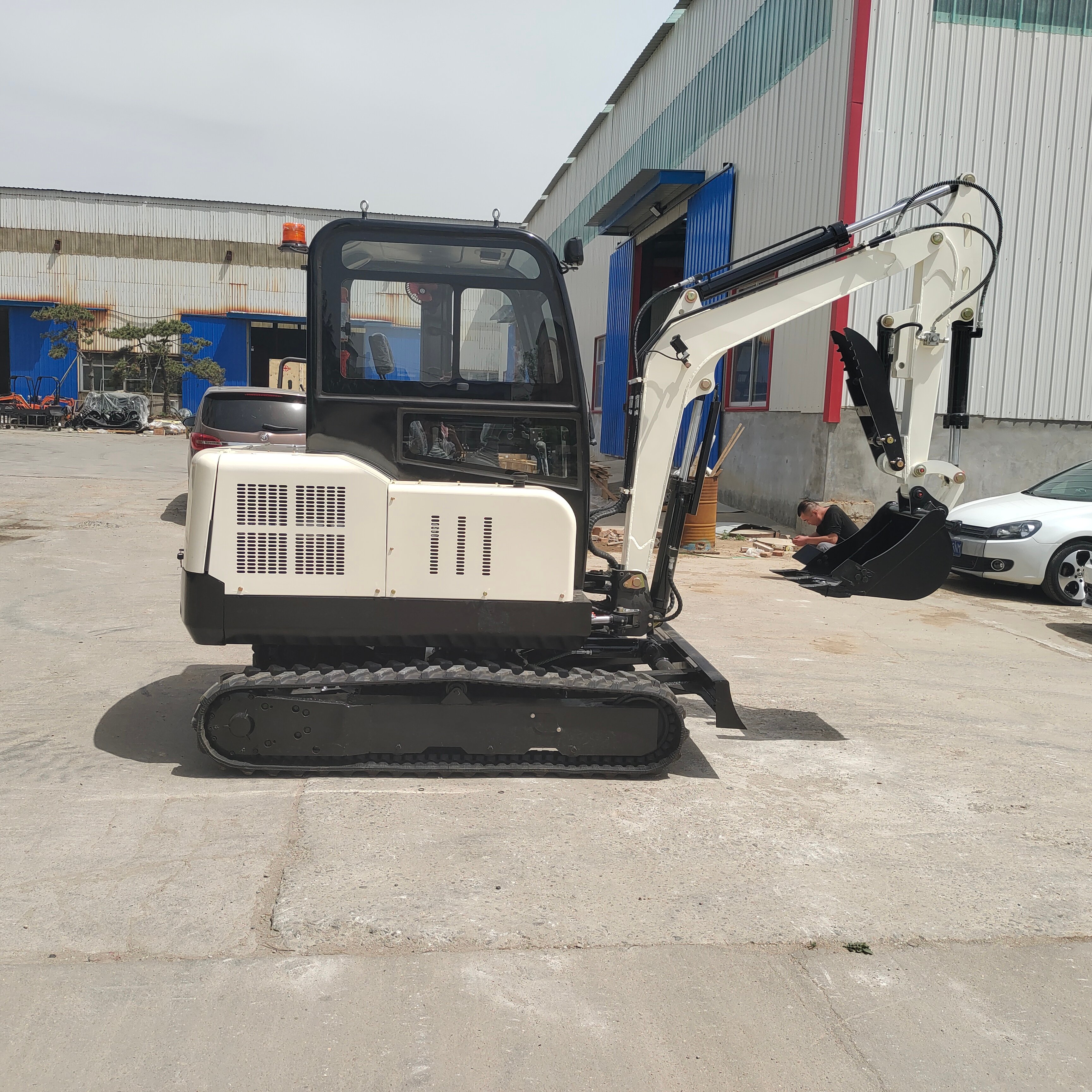Mini Excavator Hydraulic Backhoe with Bucket China Made Small Excavator With Attachment for sale