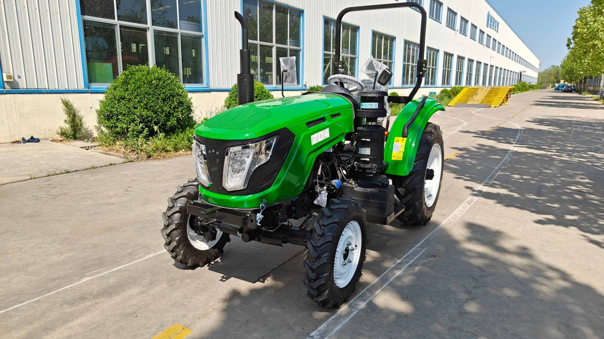 Robusni traktor: Vaš nezamjenjiv partner na gradilištu.