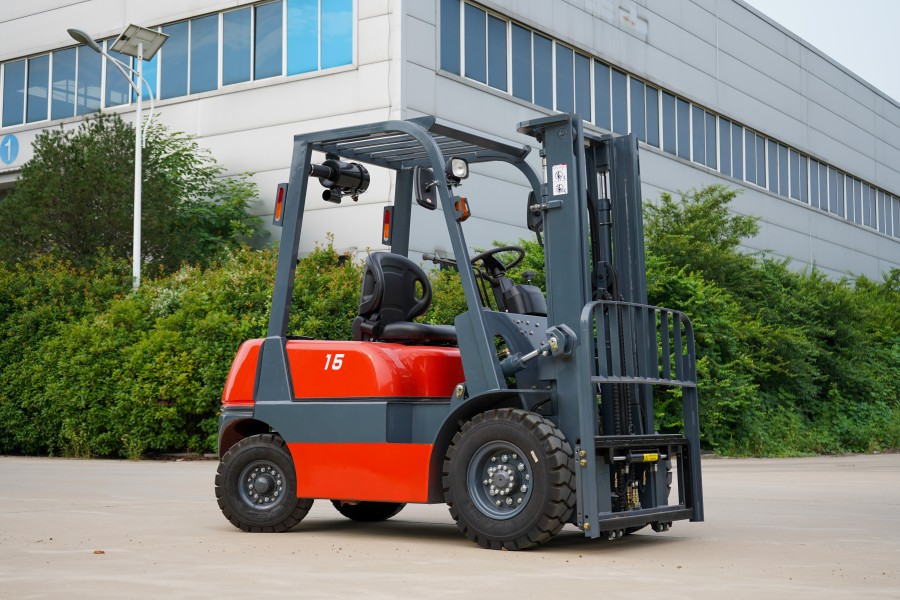 The versatility of warehouse forklifts