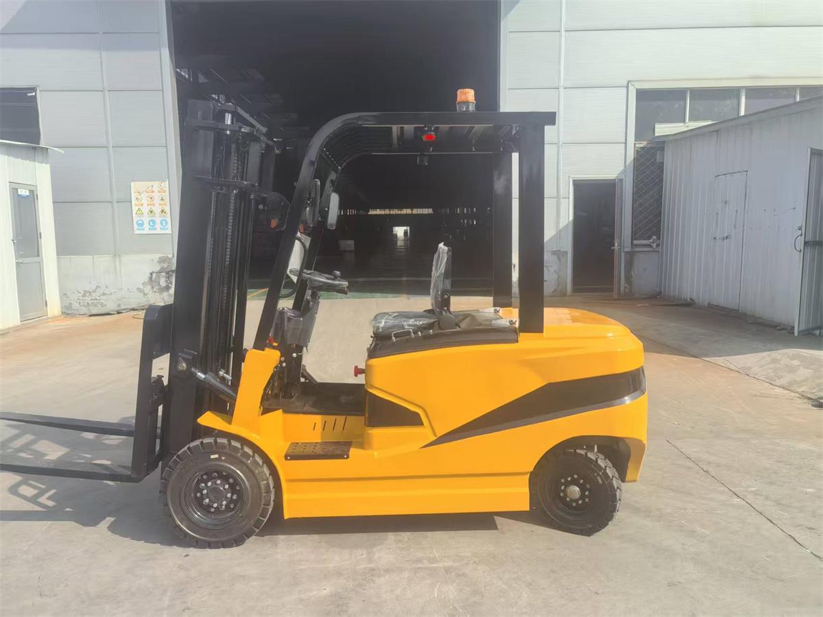 electric forklift-1.jpg