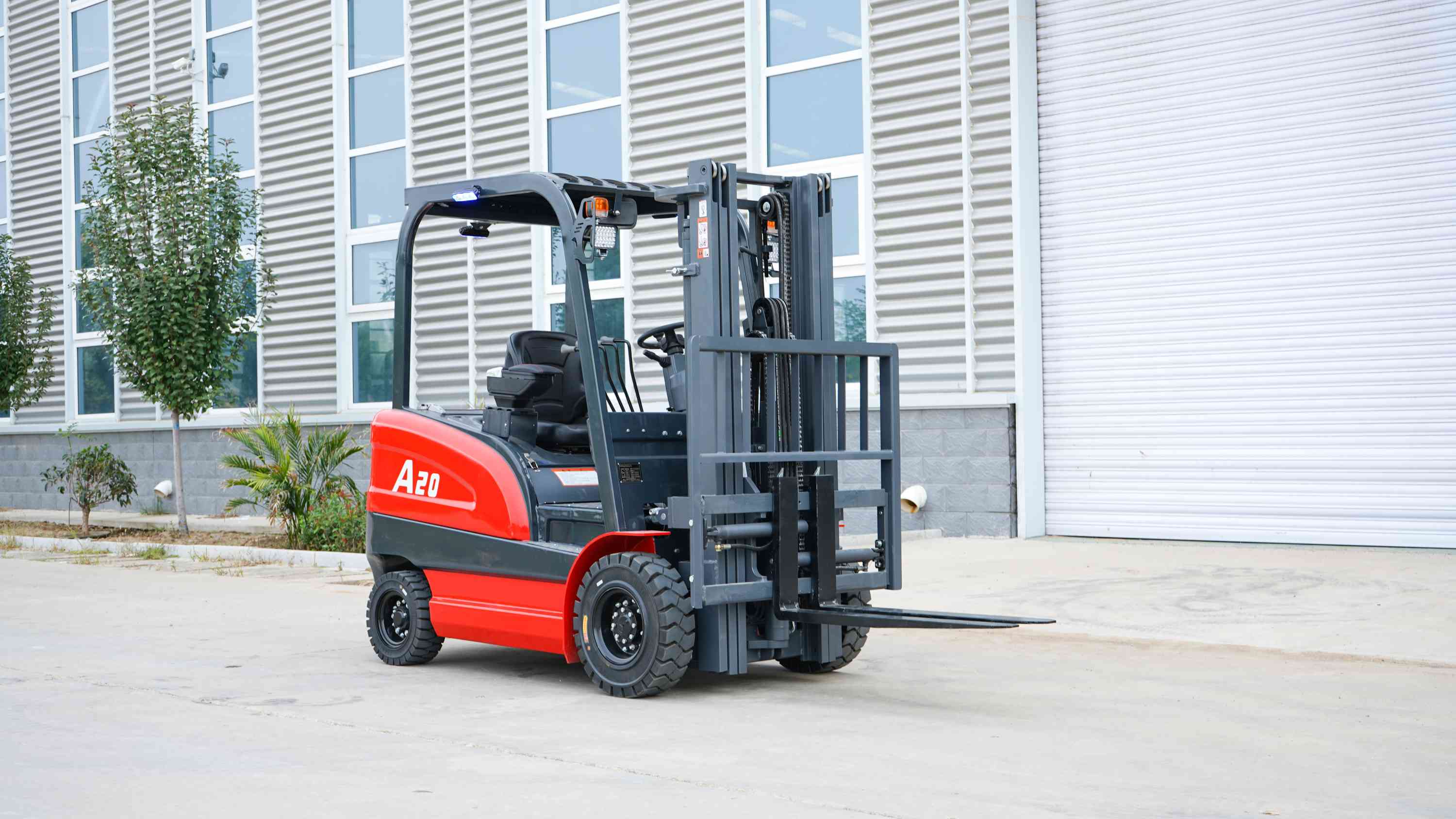 How Heavy Duty Forklifts Increase Efficiency in Material Handling