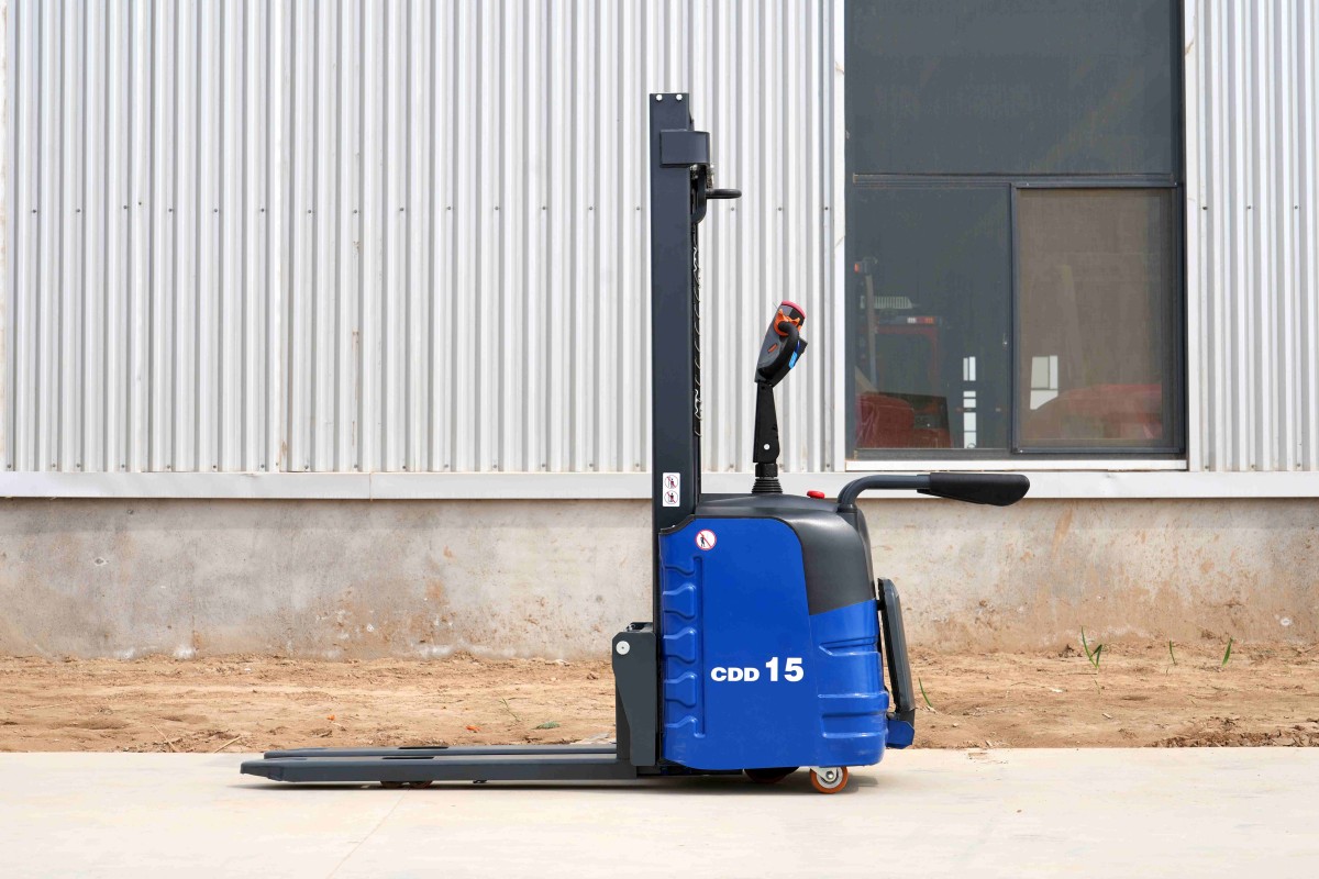10台のスタッカーがイタリアへ出荷されました