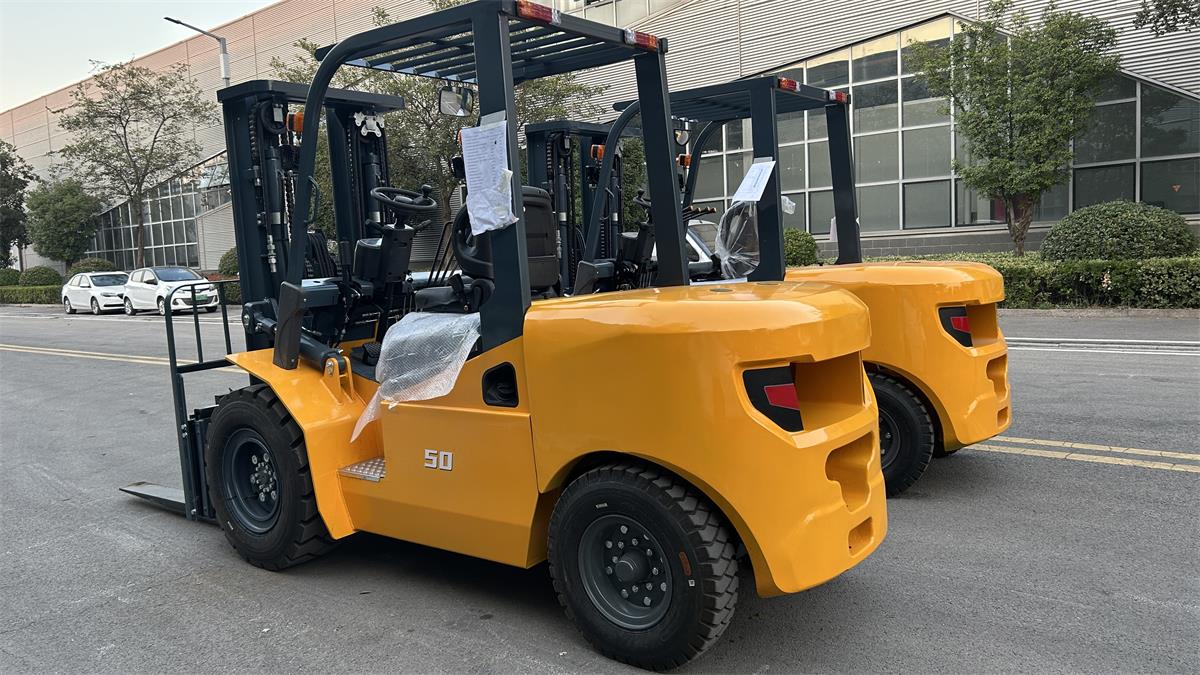 electric forklift-2.jpg