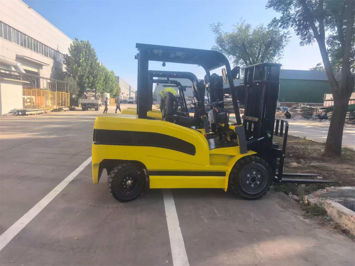 electric forklift.jpg