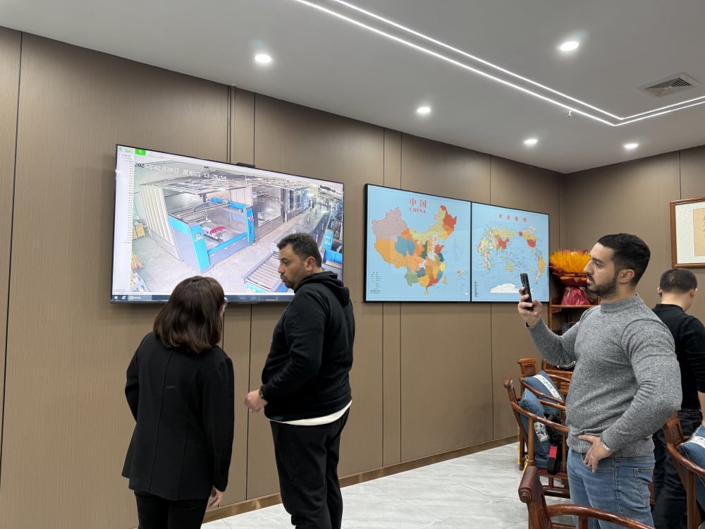 UAE customers attend exhibition hall