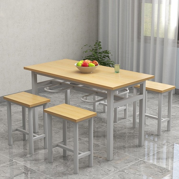 Come disporre i tavoli e le sedie del ristorante per massimizzare l'efficienza?