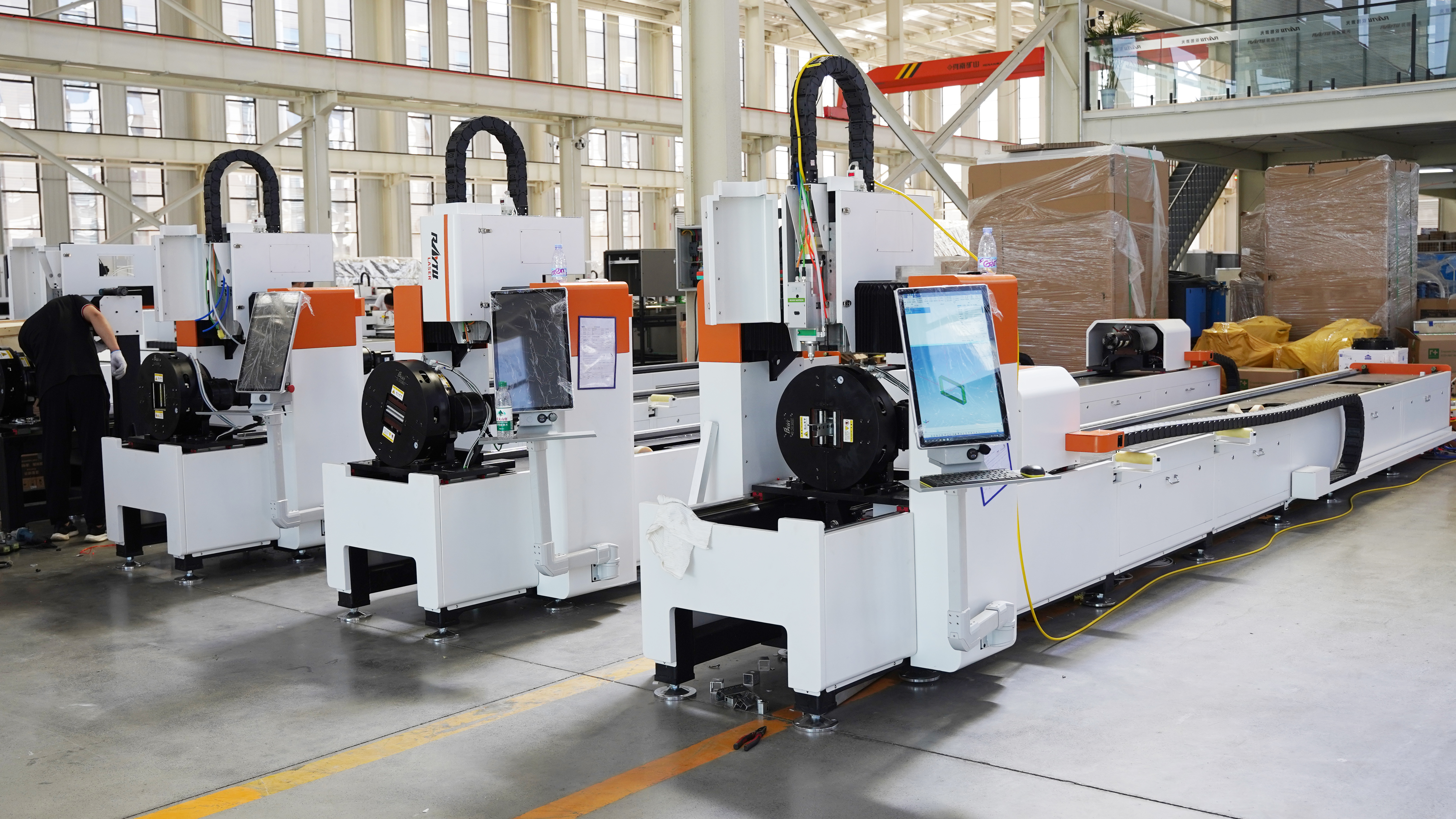 چگونه یک ماشین برش لیزر CNC دقت در تولید را افزایش می‌دهد؟