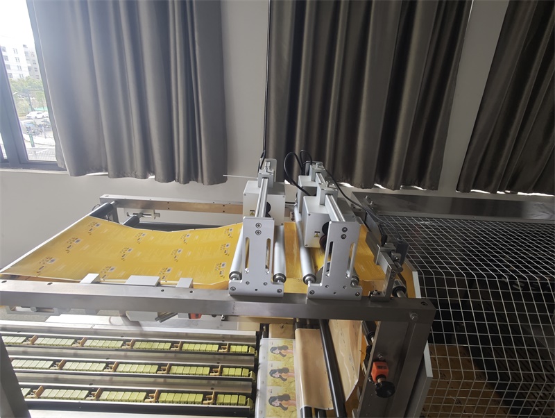 Reciprocating Four Side Seal Packaging Machine (2).jpg