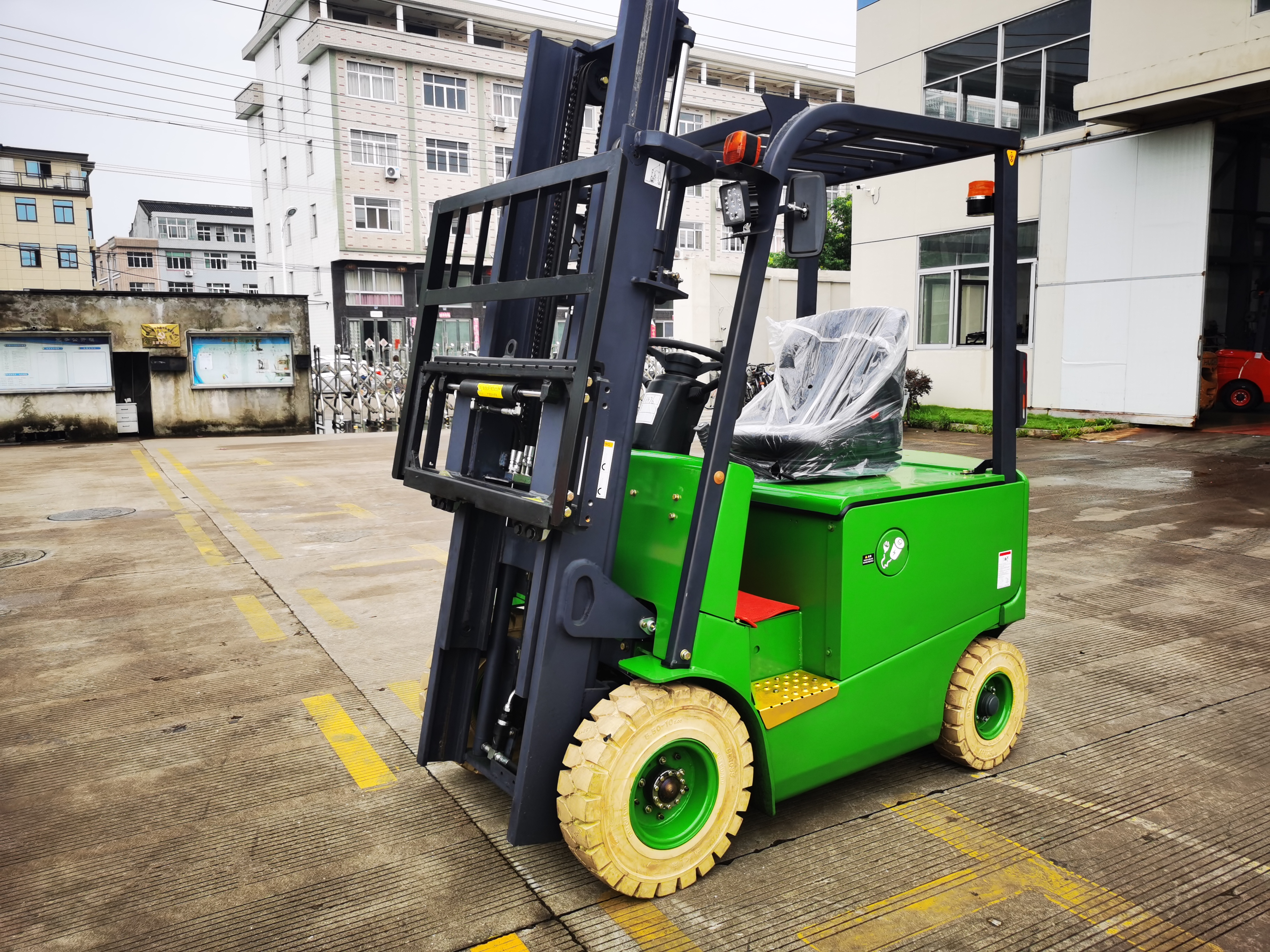 HT25 electric forklift