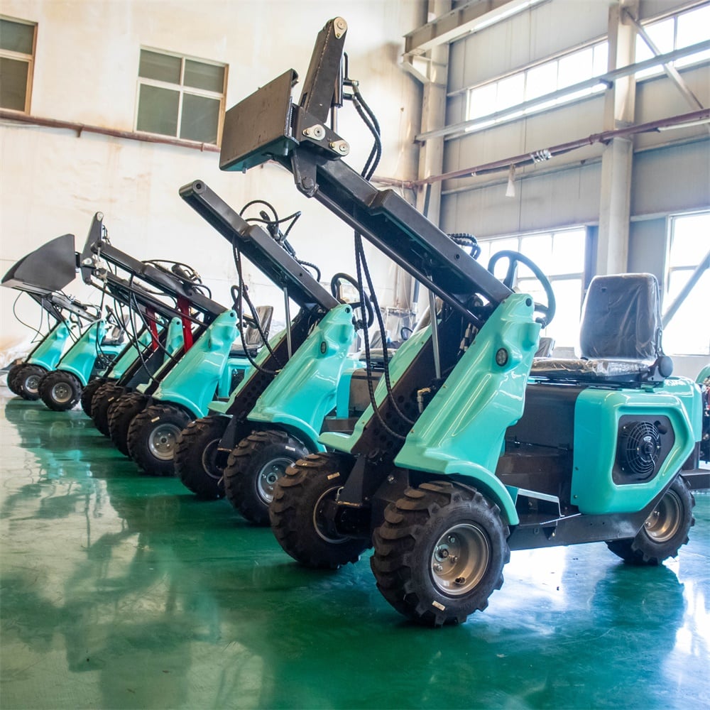 Caricatore compatto a tre ruote HTS130Pro per movimentazione materiali