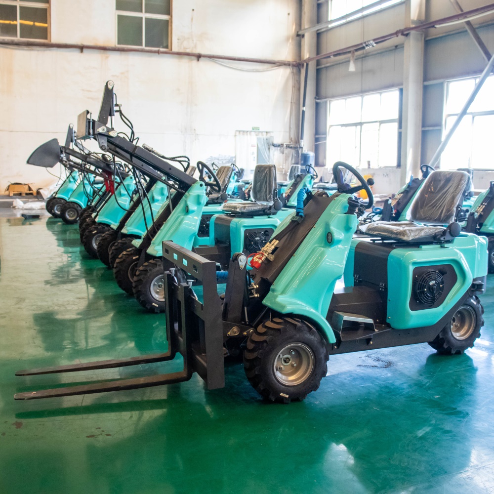 Caricatore compatto a tre ruote HTS130Pro per movimentazione materiali