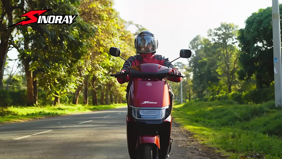 Quelle autonomie réelle une moto électrique haute performance offre-t-elle à des vitesses autoroutières ?