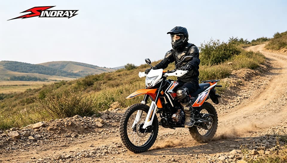 Pourquoi la conception légère est-elle critique pour les performances d’une moto tout-terrain ?