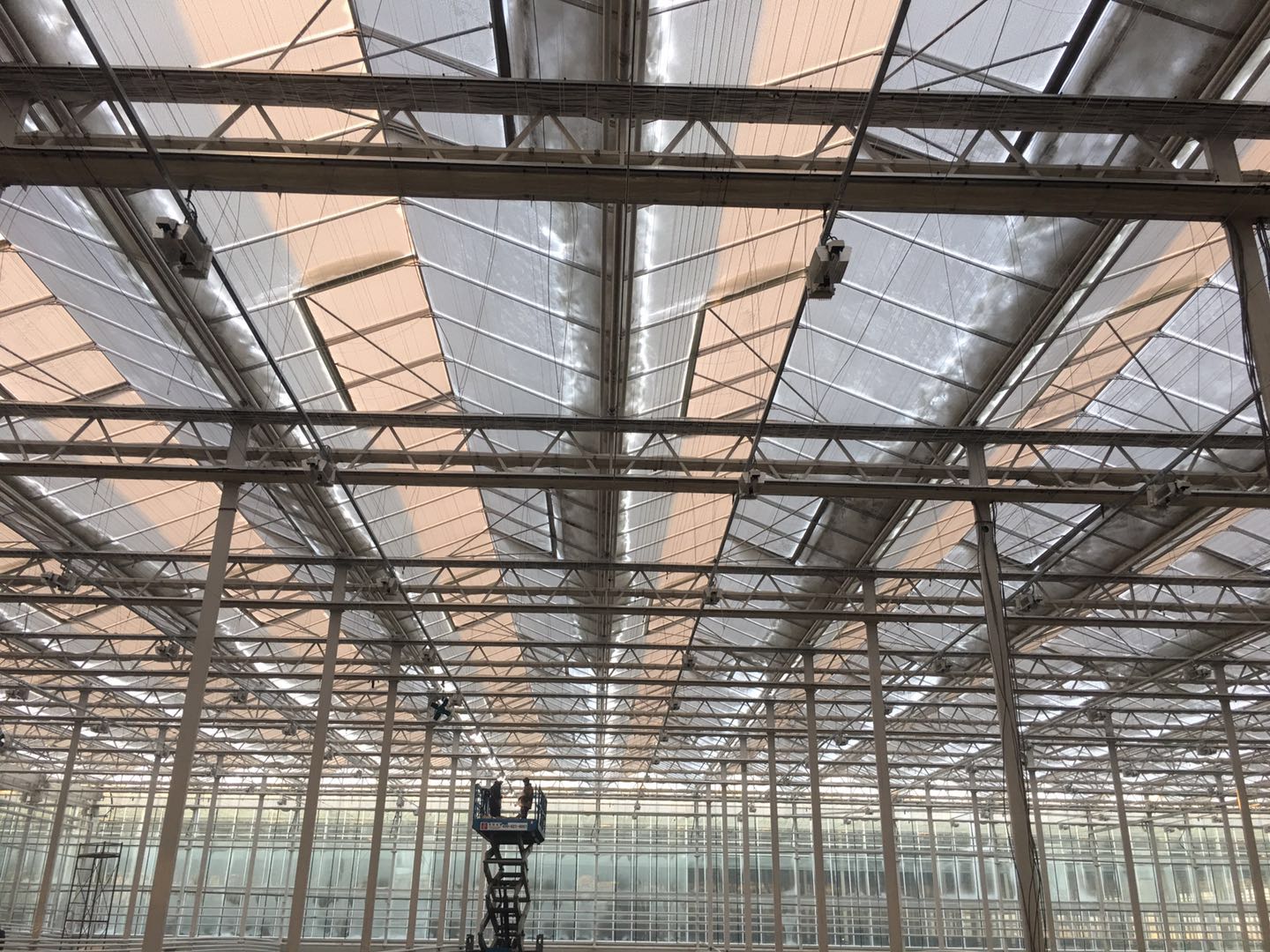 ¿Cómo elegir el tamaño adecuado de ventilador solar para ventilación de invernaderos según sus necesidades?