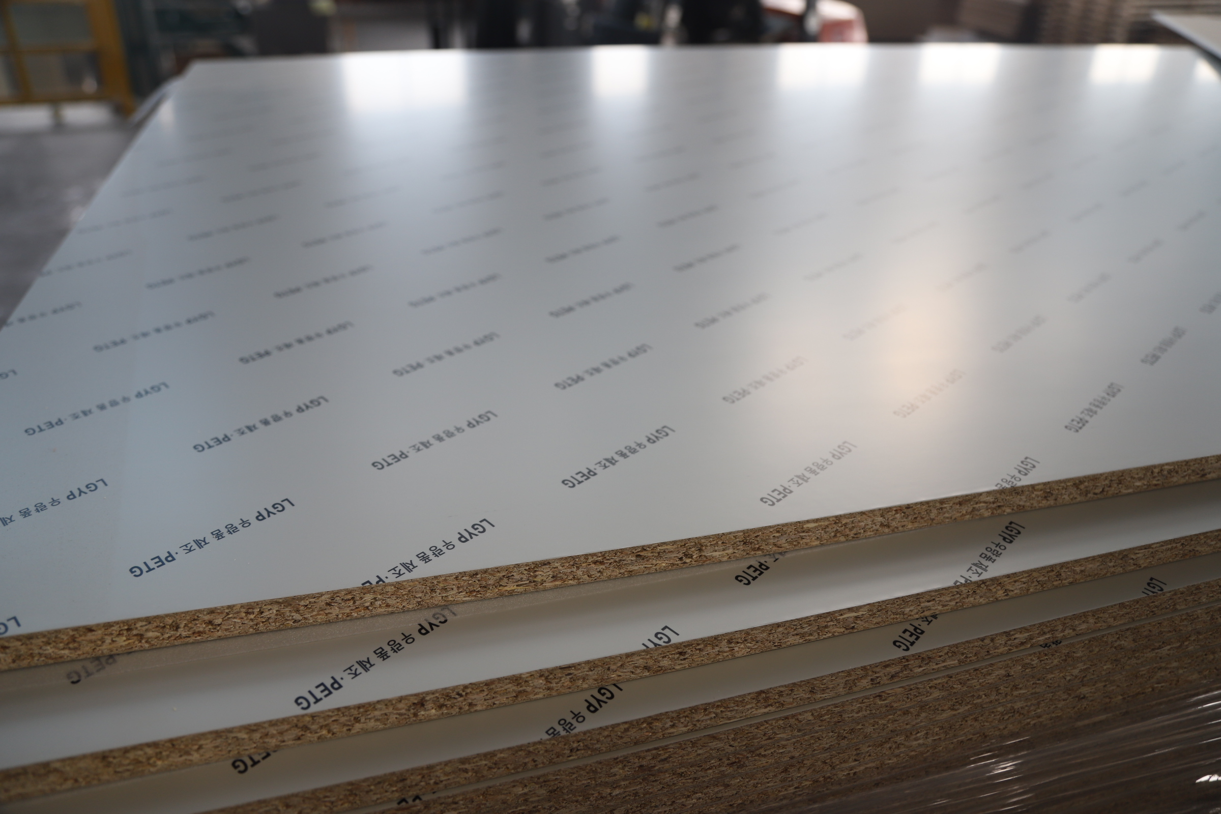 How Stable Is PET Chipboard in Humid Conditions?