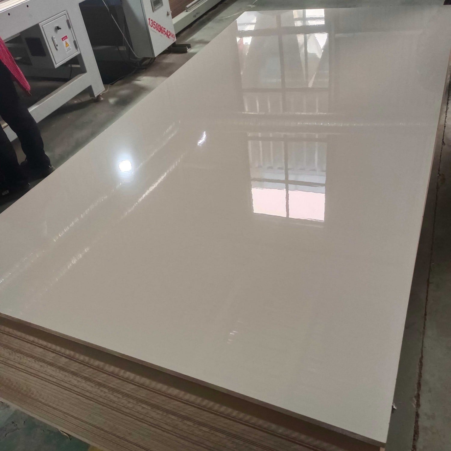 PET Film MDF — High Gloss & Matte | 1220×2440mm | 1000+ Colors | PUR Hot-Melt Bonding | Formaldehyde-Free for Kitchen Cabinets