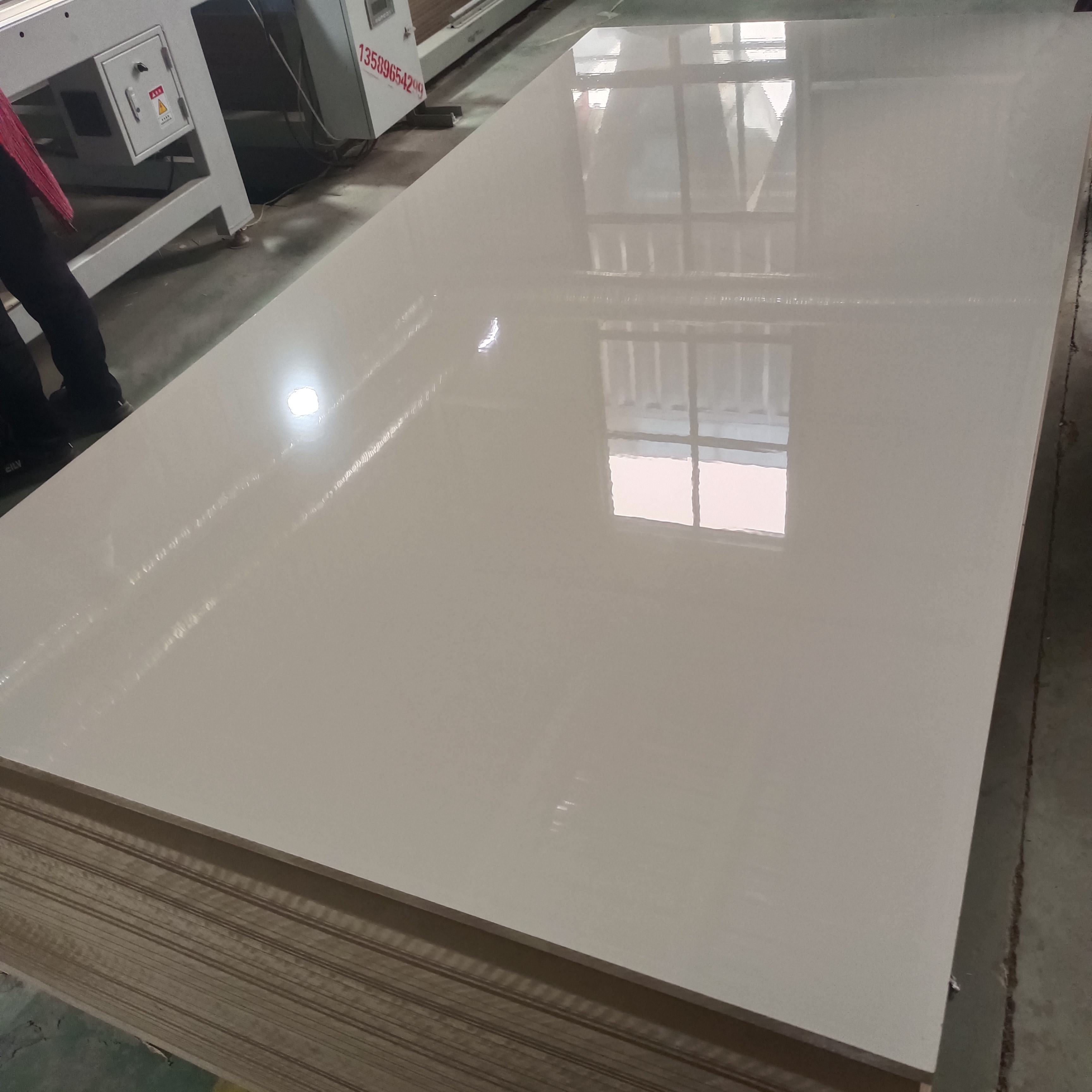 PET Film MDF — High Gloss & Matte | 1220×2440mm | 1000+ Colors | PUR Hot-Melt Bonding | Formaldehyde-Free for Kitchen Cabinets