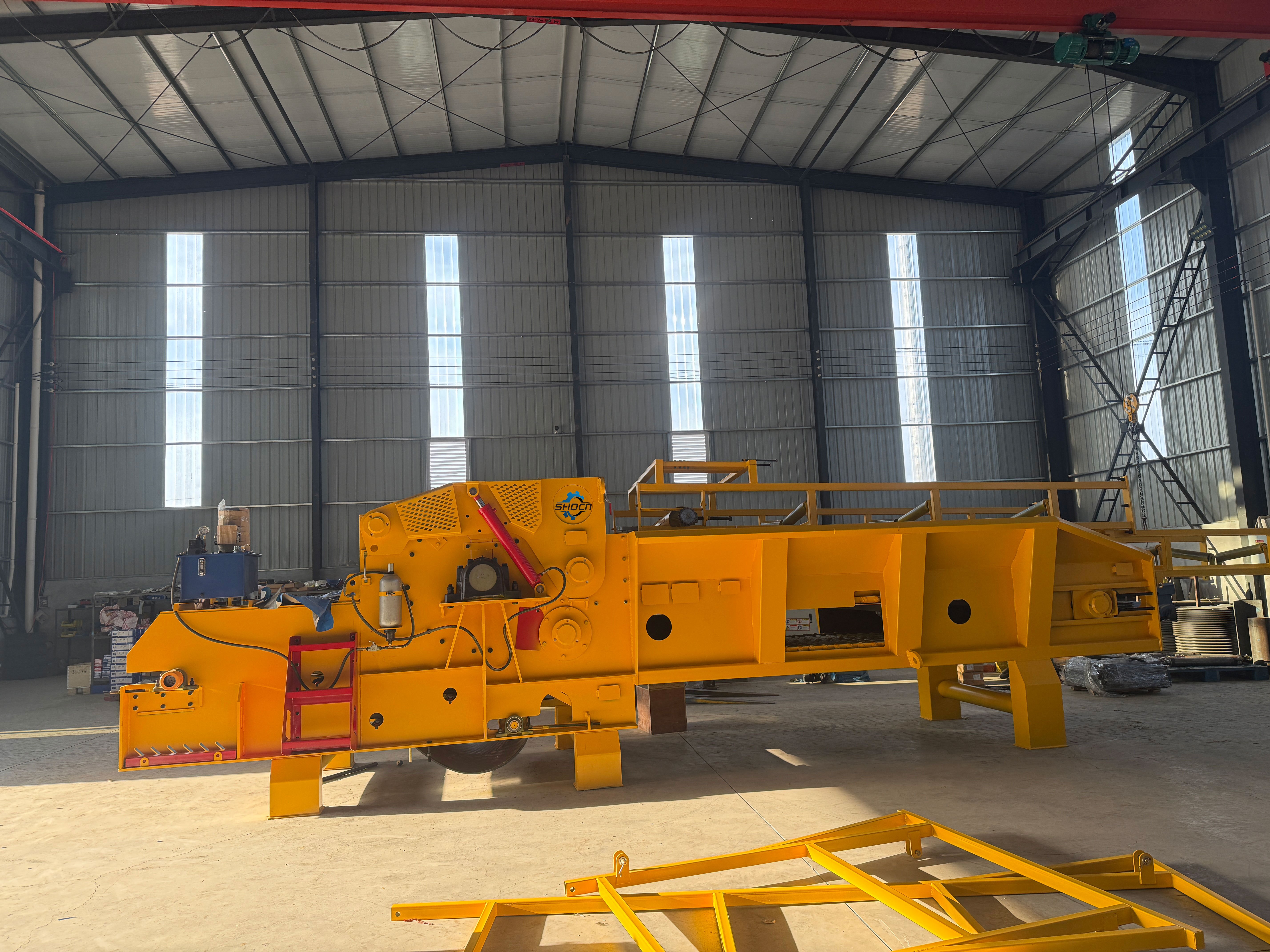How to select a cost-effective wood chipper machine for a new factory?