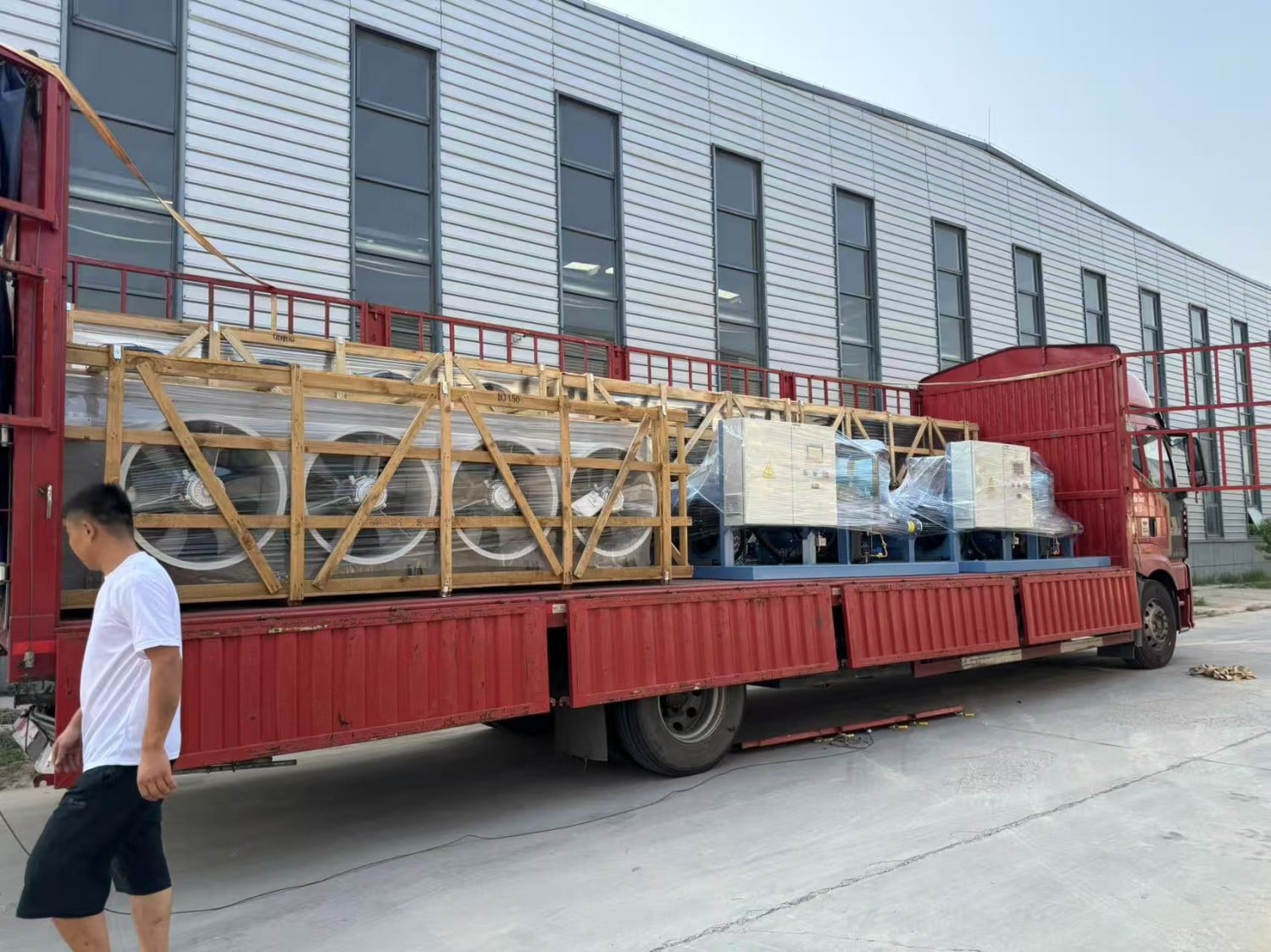 Logistics transportation (4).jpg