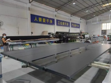 Automatic garage door villa glazing system and sealing details