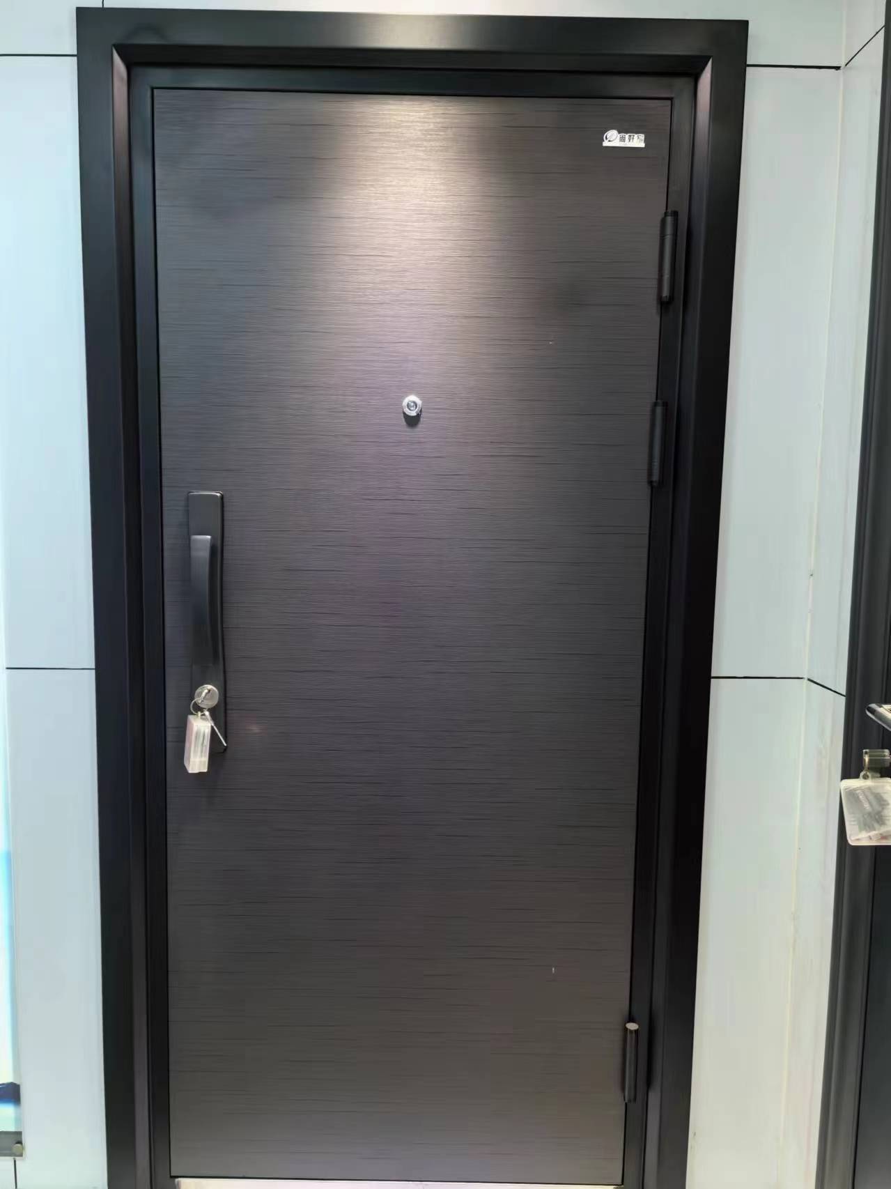 Aluminium Glazed Door: Maximizing Light in Entryways and Interiors