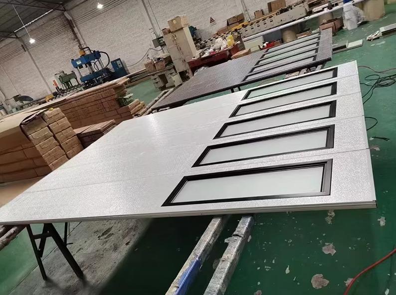 Automatic garage door motor and operation mechanism close up