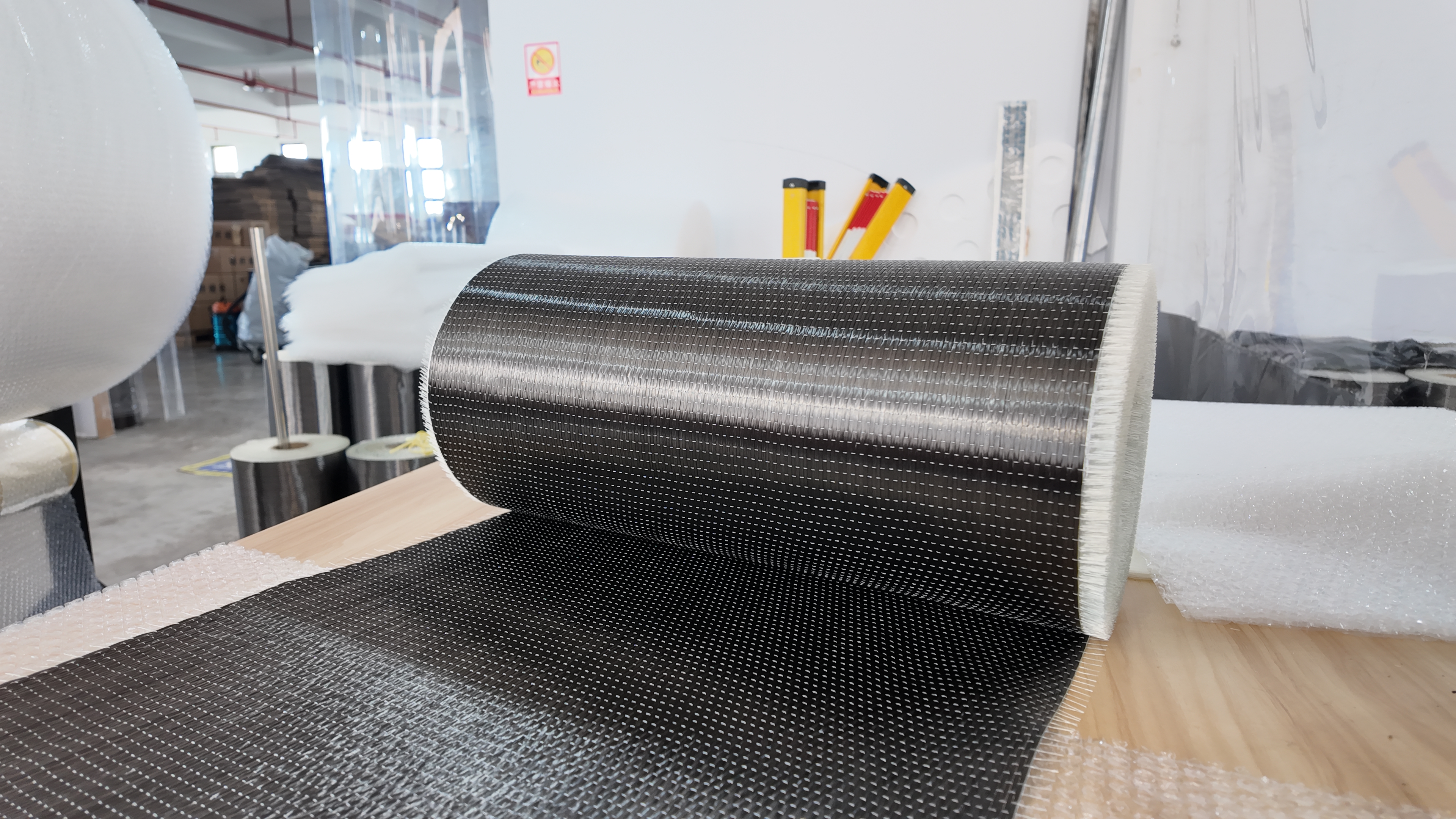 Analysis of Differences Between 200g and 300g Carbon Fiber Fabric