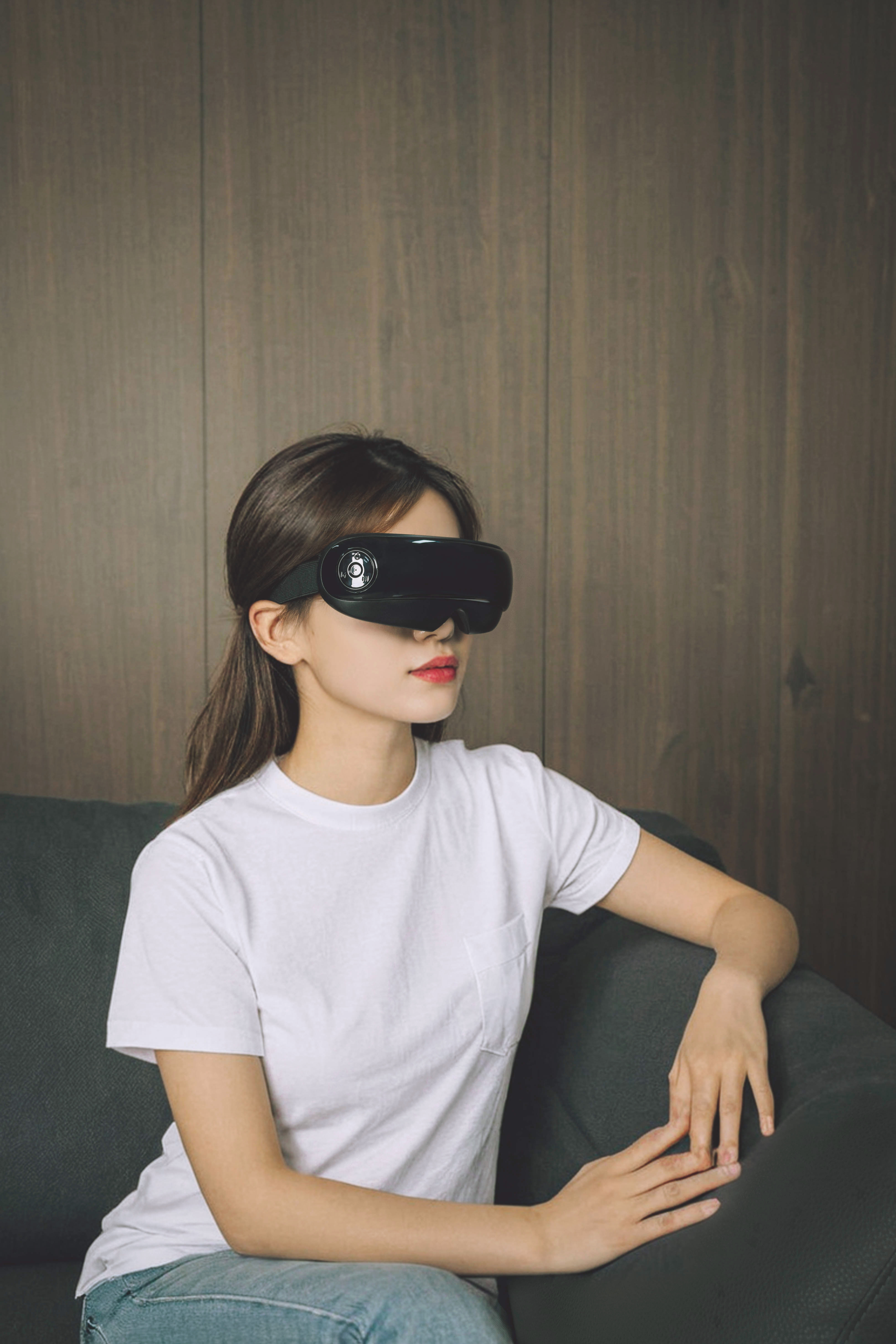 Compact Ergonomic Design for On-the-Go Eye Relief
