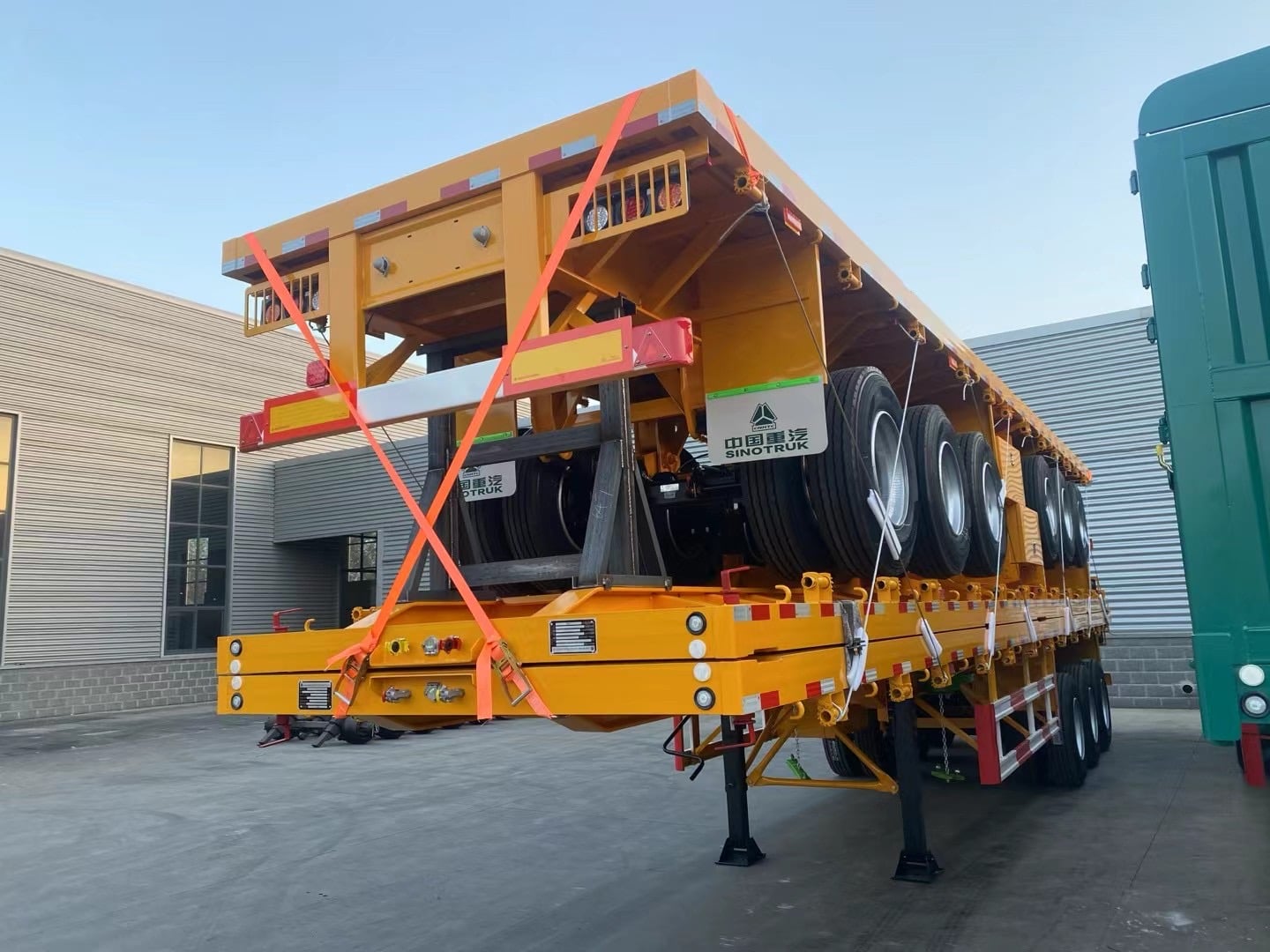 Flatbed Trailers: Transporting Oversized and Heavy Equipment
