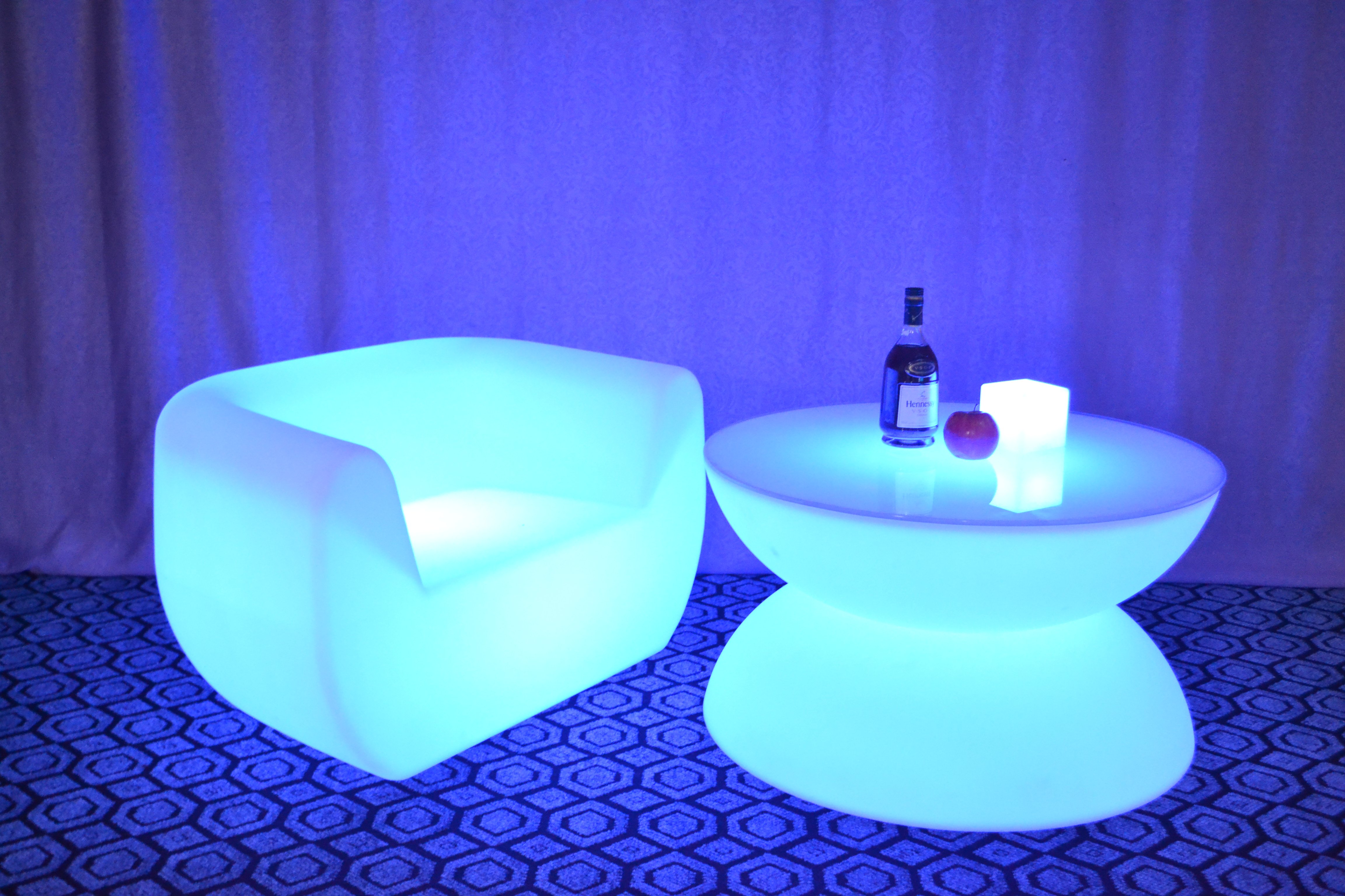 How Glowing Outdoor Chairs Enhance Evening Events and Gatherings
