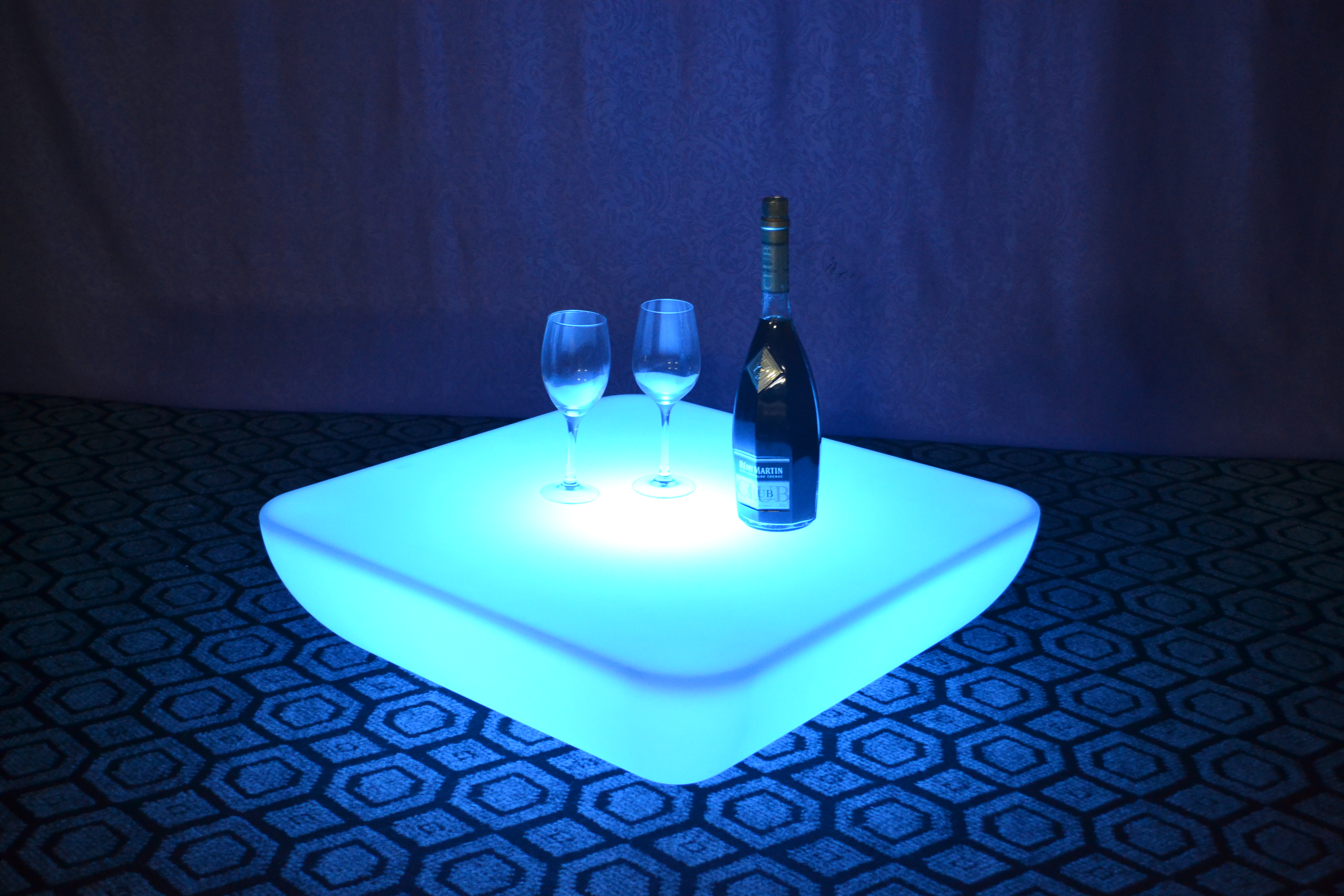 How LED Garden Tables Enhance Your Outdoor Experience
