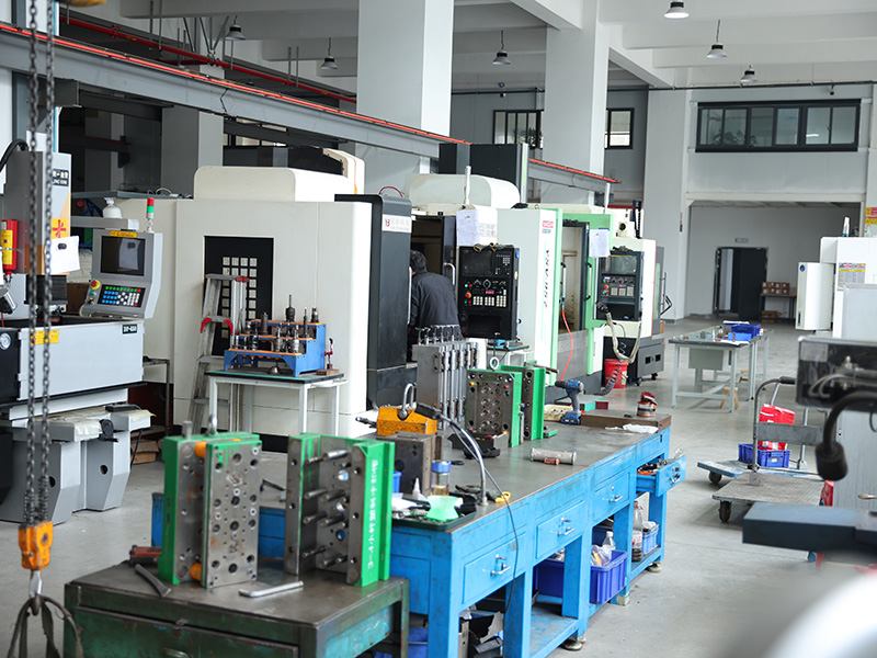 High Precision CNC & EDM Machining: The Core Support of Custom Injection Mold Manufacturing