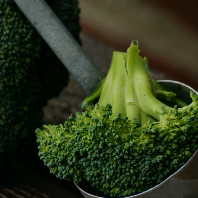 How can frozen broccoli help food manufacturers streamline seasonal supply chains?