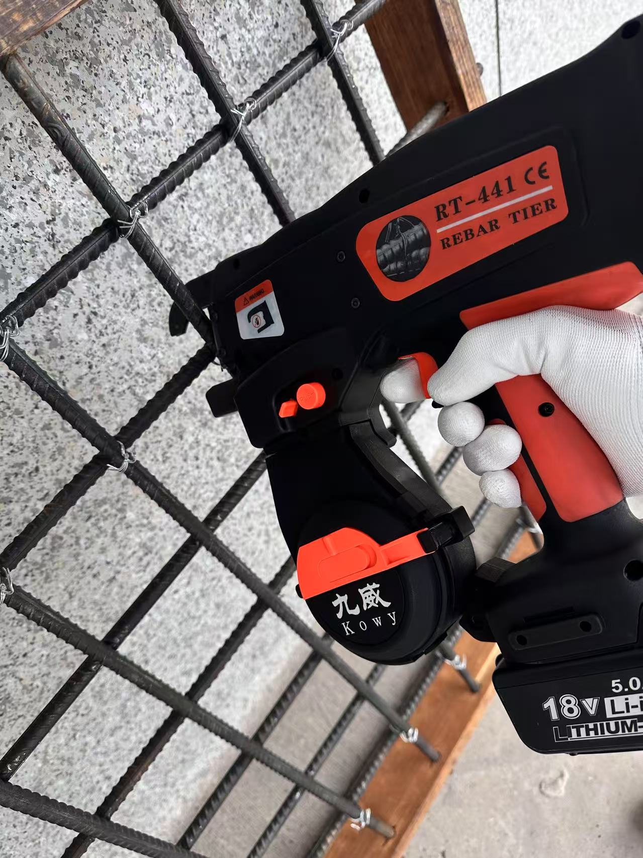 Boost efficiency on the construction site with our easy to use steel tying gun