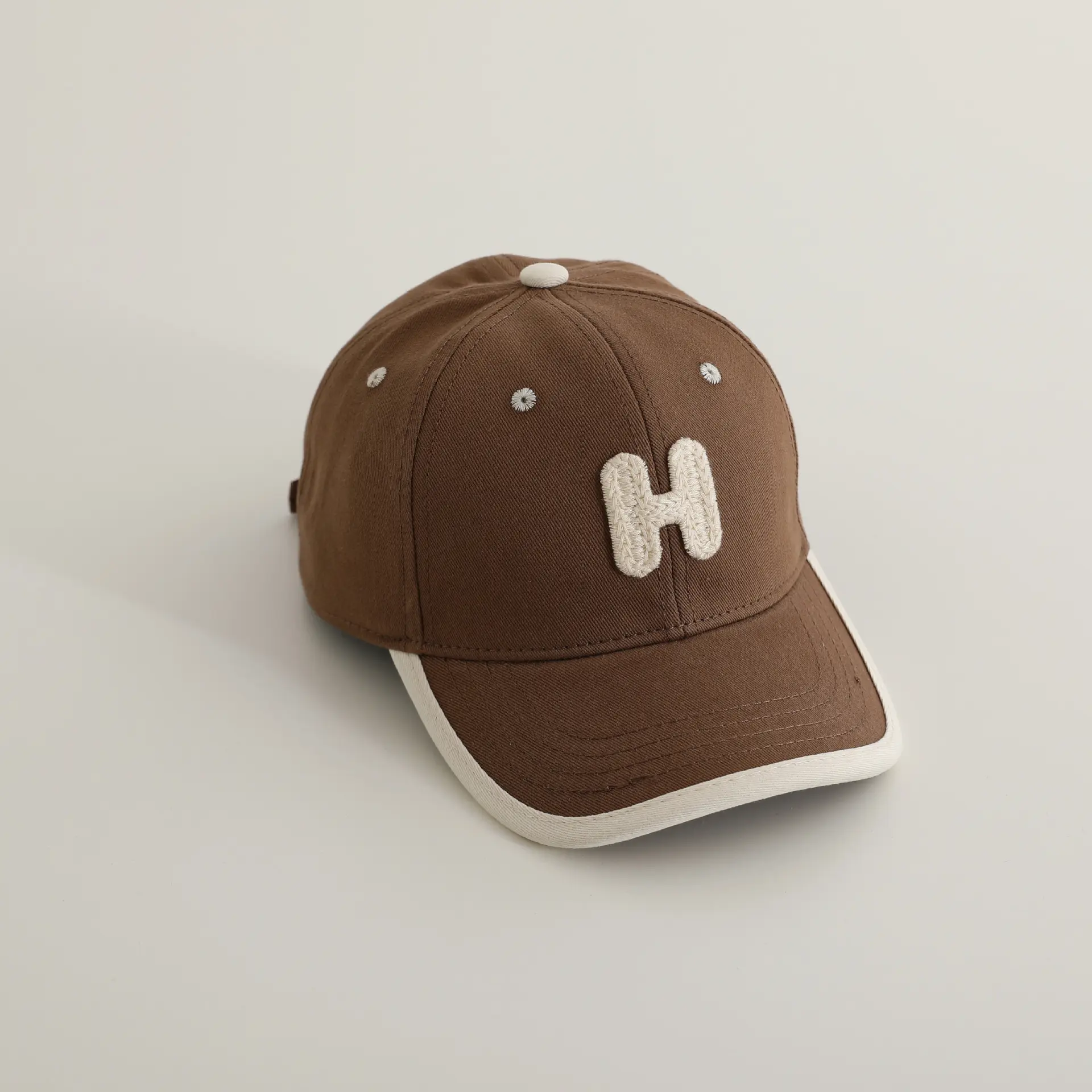 What Should You Consider When Sourcing Baseball Caps from a Professional Supplier?