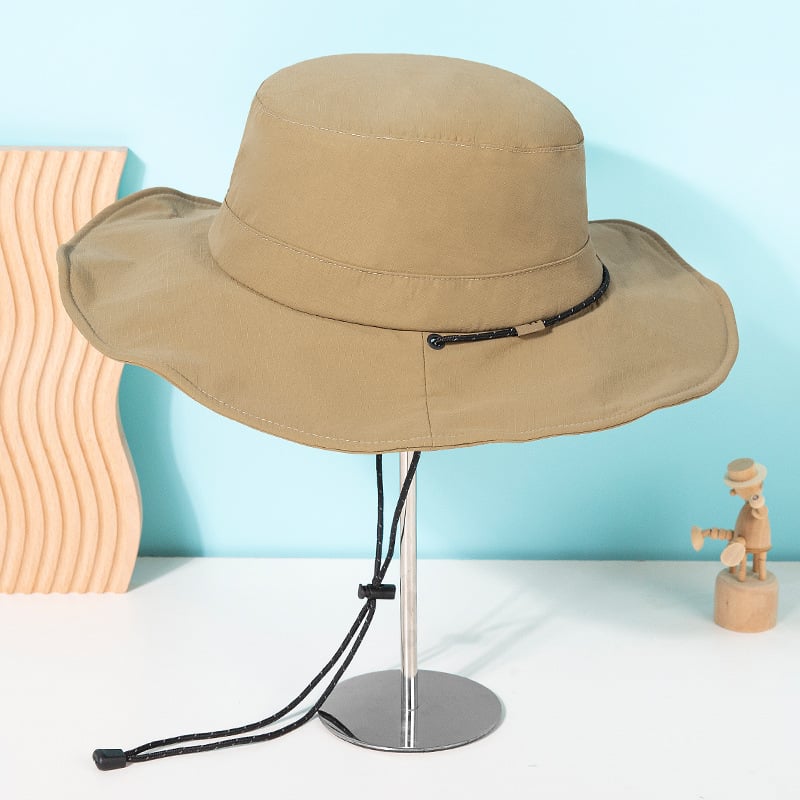 Bežové módní čepice typu bucket hat s lanem