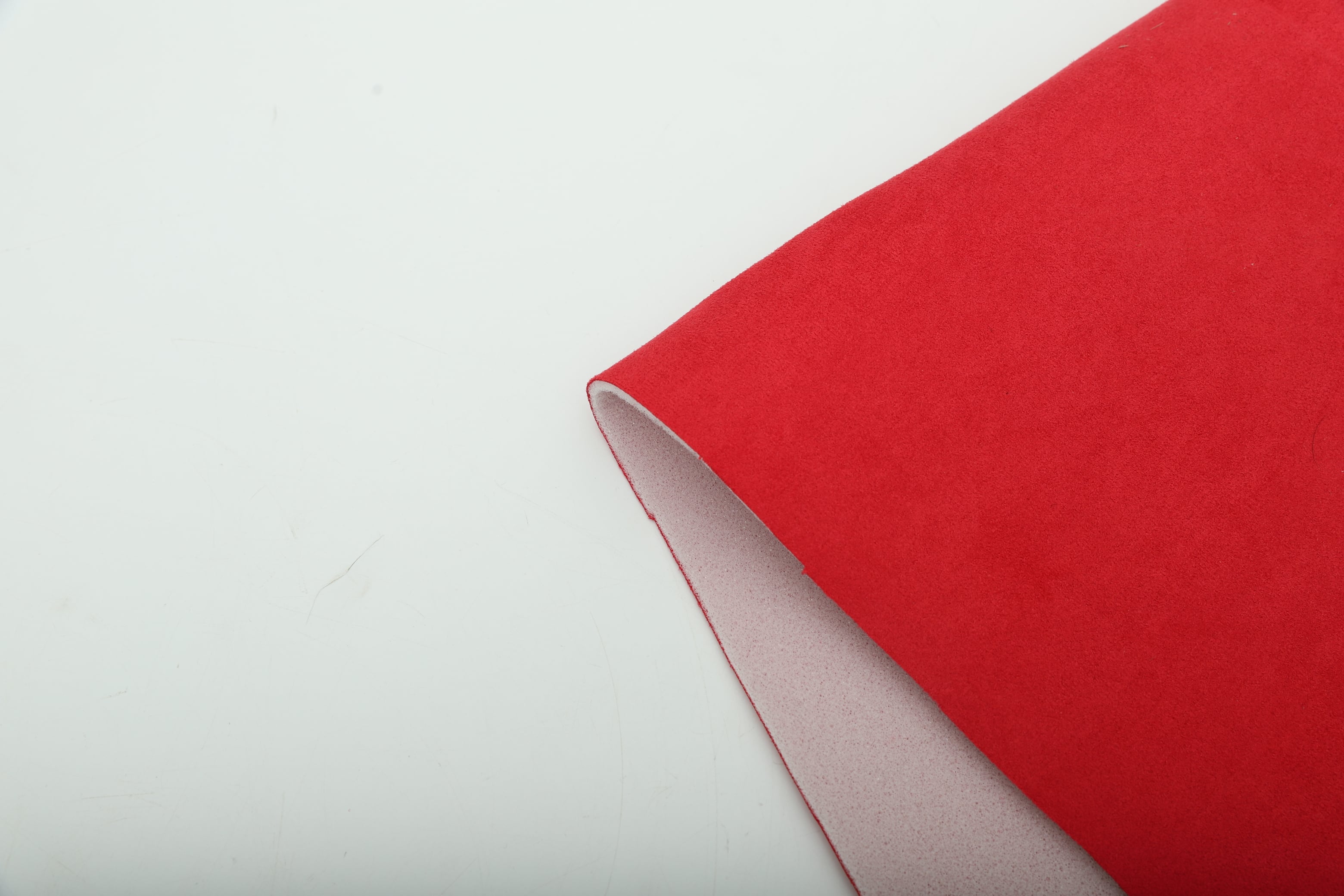 How Suede Roof Lining Material Enhances Sound Insulation in Vehicles