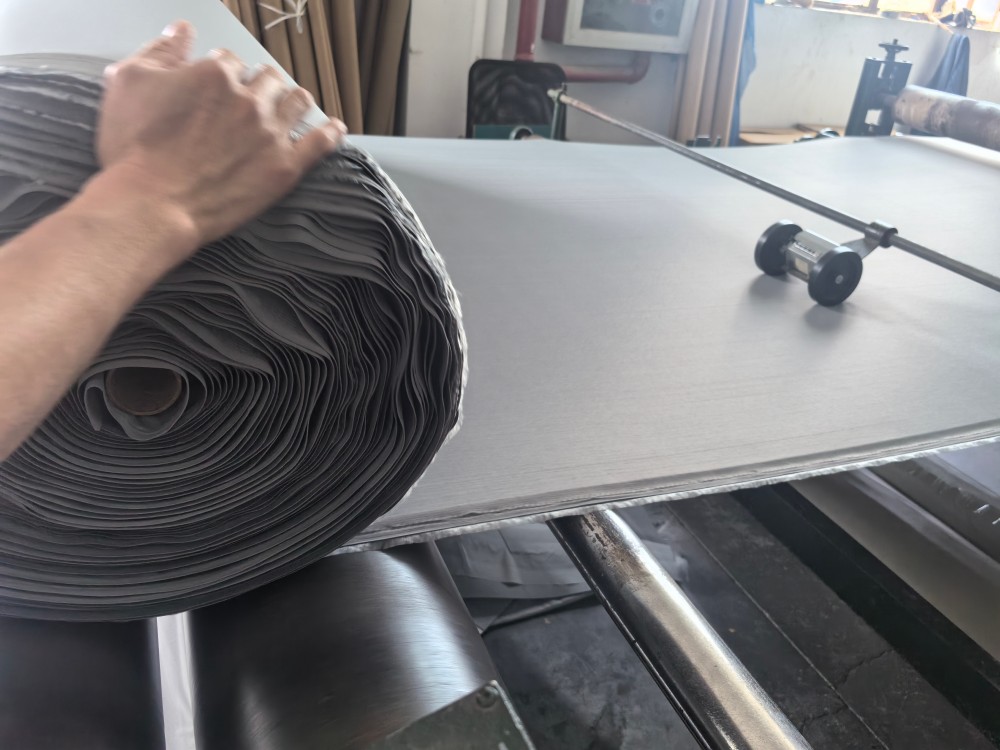 Customize product on thickness and colors etc.\t
